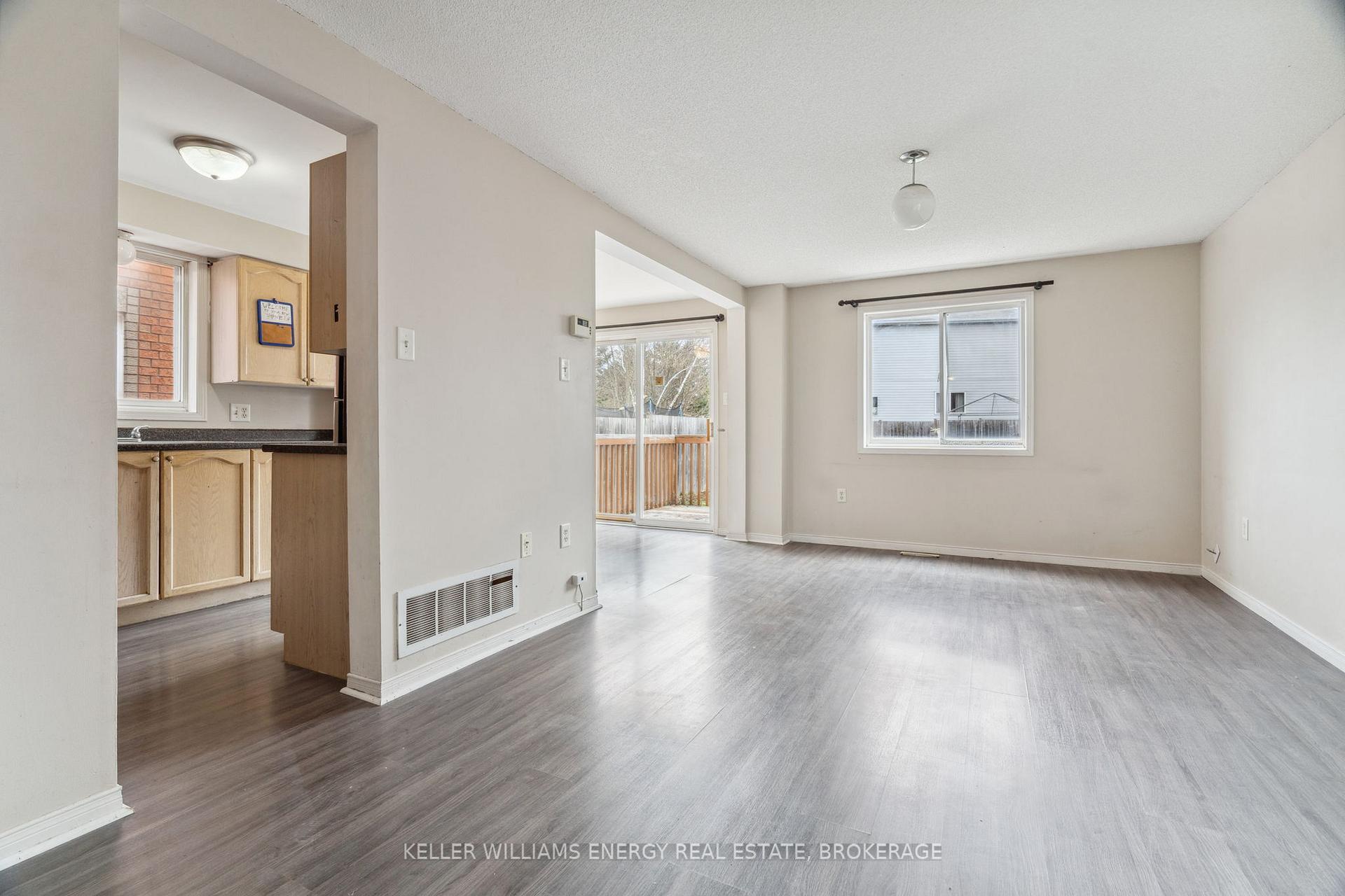 Photo 6 of 31 Downing Crescent, Barrie, Holly — HOMEH
