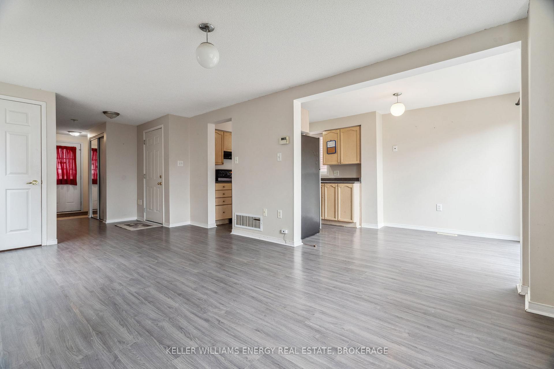 Photo 7 of 31 Downing Crescent, Barrie, Holly — HOMEH