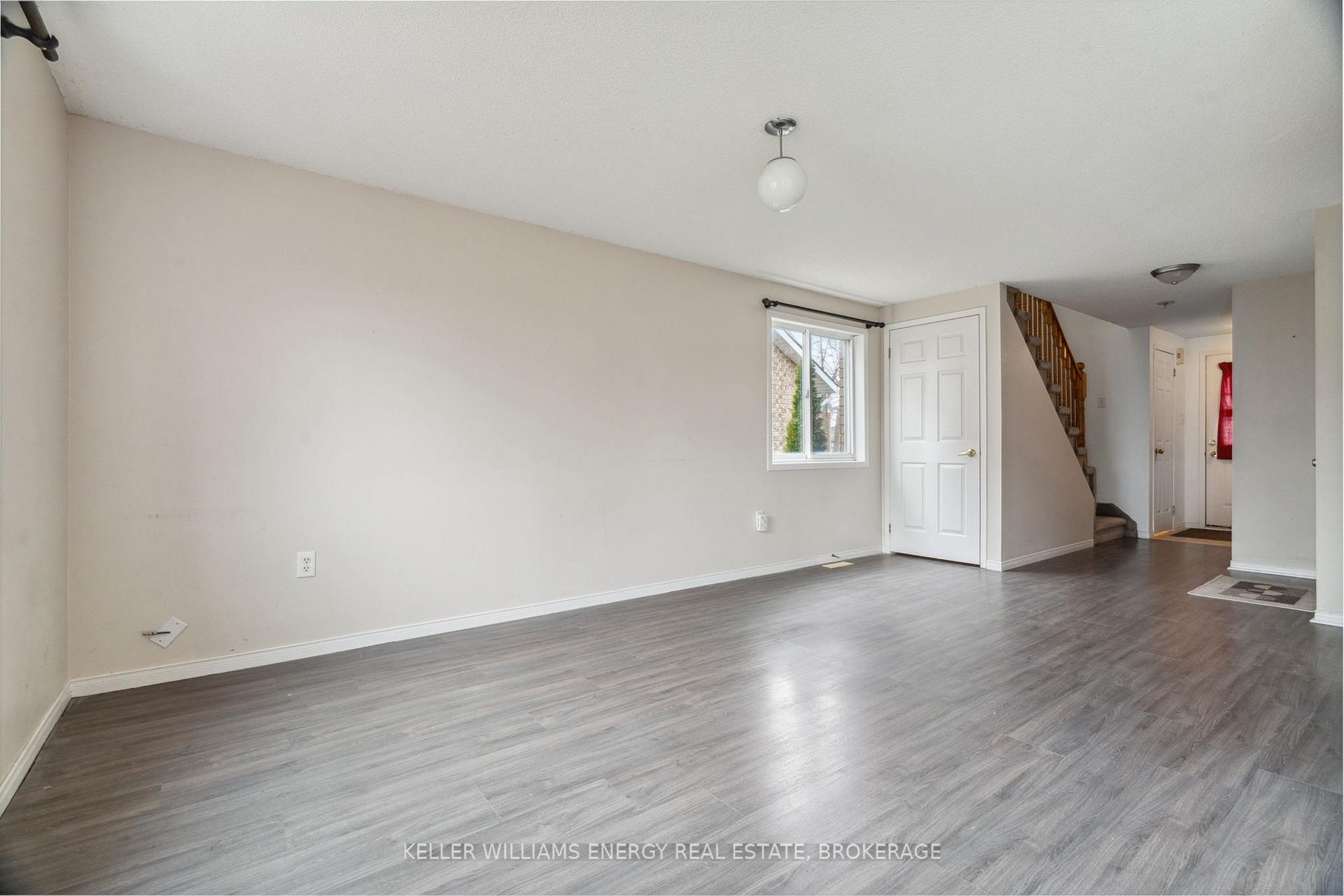 Photo 8 of 31 Downing Crescent, Barrie, Holly — HOMEH
