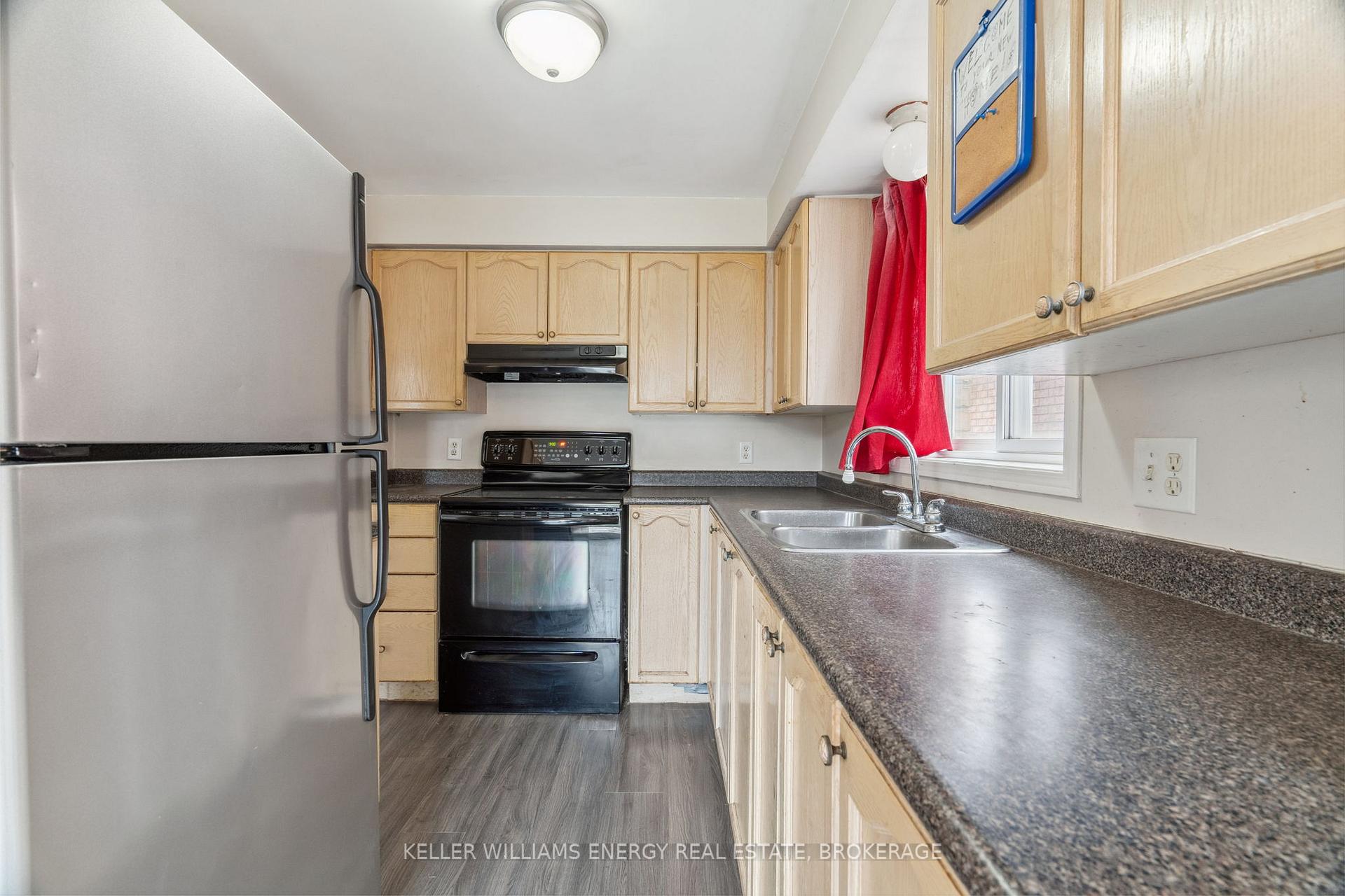Photo 9 of 31 Downing Crescent, Barrie, Holly — HOMEH