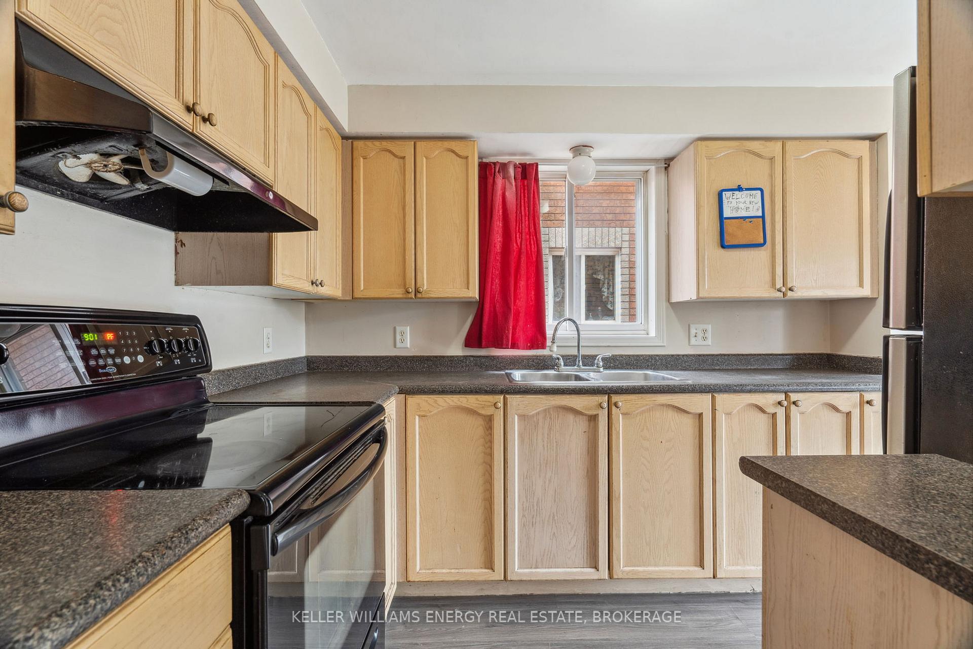 Photo 10 of 31 Downing Crescent, Barrie, Holly — HOMEH