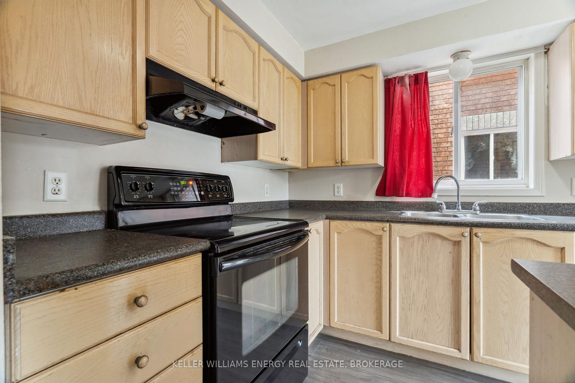 Photo 11 of 31 Downing Crescent, Barrie, Holly — HOMEH