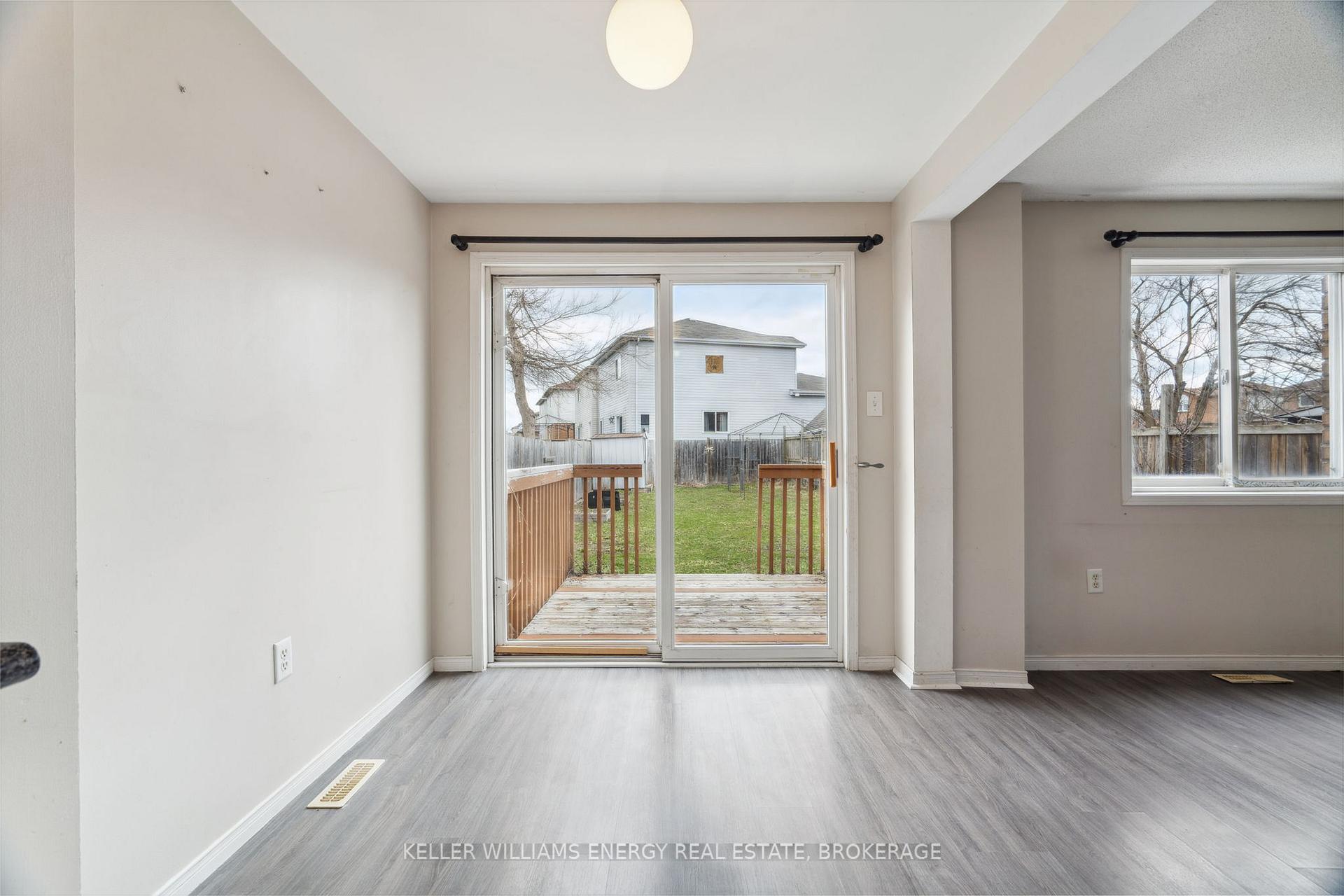Photo 12 of 31 Downing Crescent, Barrie, Holly — HOMEH
