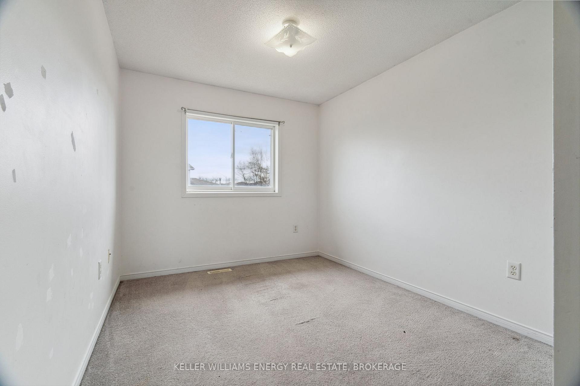 Photo 15 of 31 Downing Crescent, Barrie, Holly — HOMEH