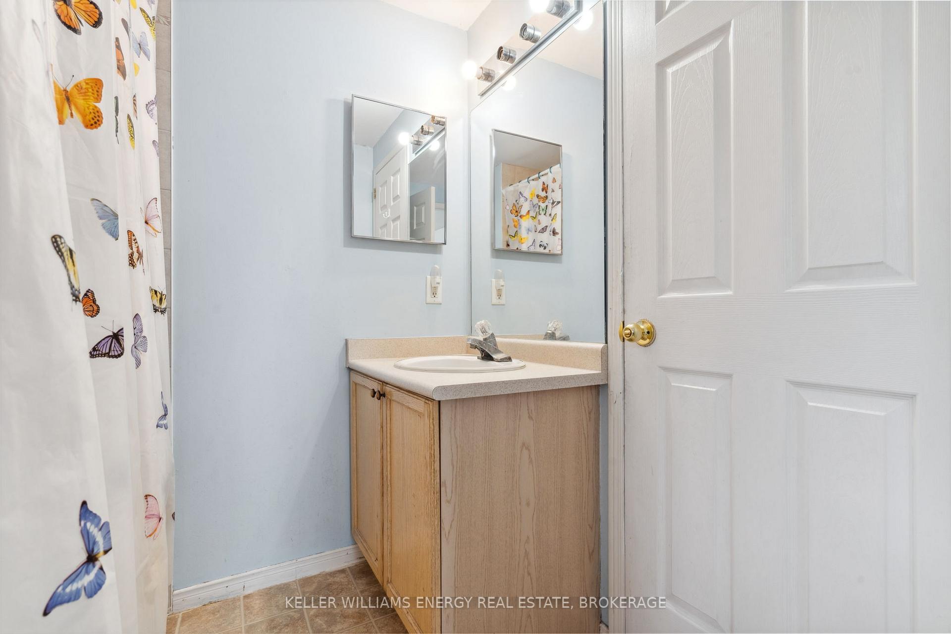 Photo 19 of 31 Downing Crescent, Barrie, Holly — HOMEH