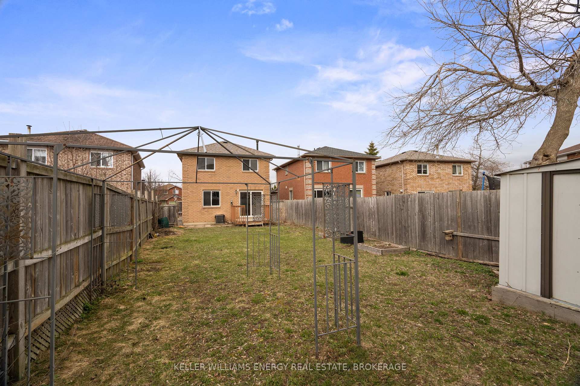 Photo 26 of 31 Downing Crescent, Barrie, Holly — HOMEH