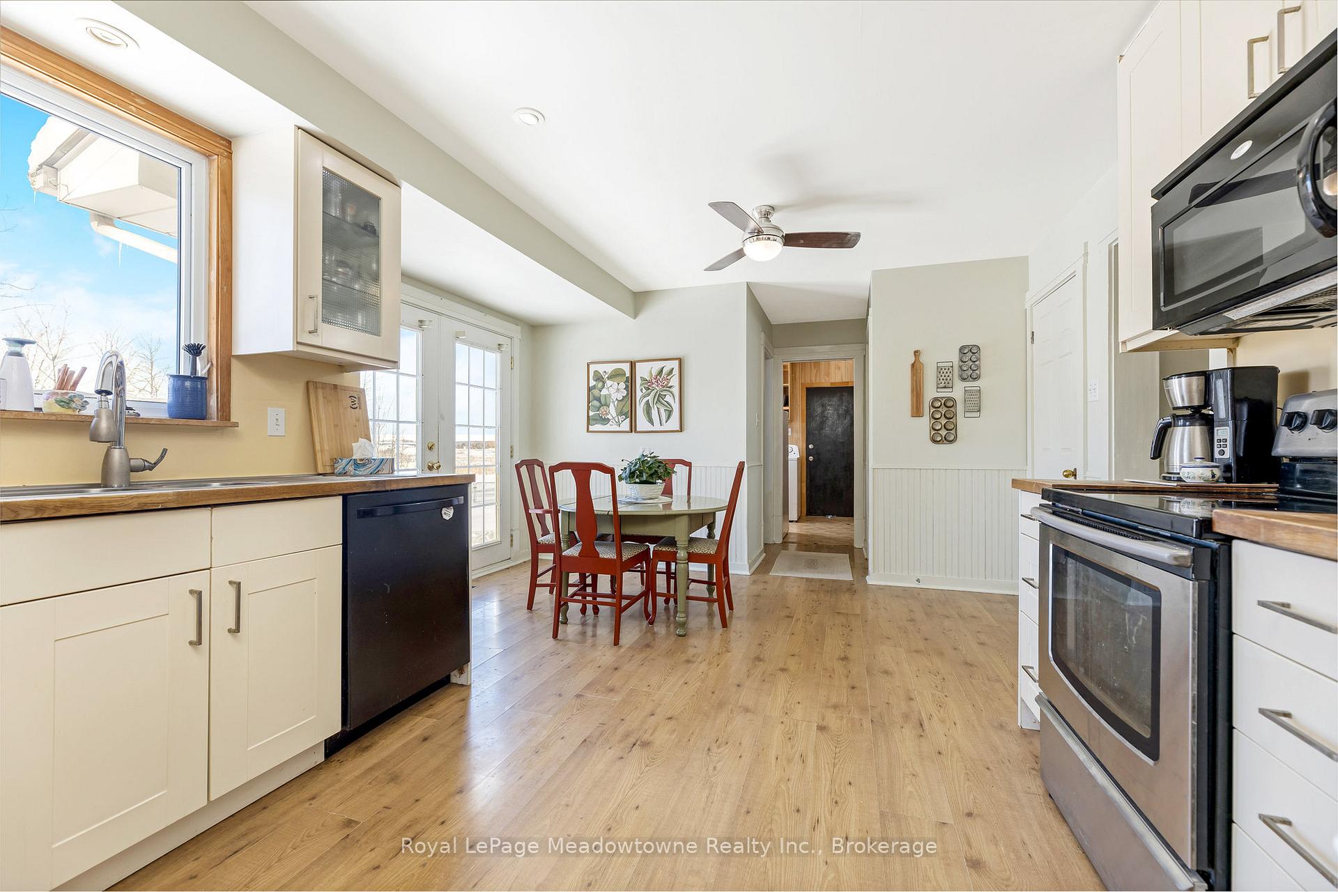 Photo 15 of 5636 Bell School Line, Burlington, Rural Burlington — HOMEH