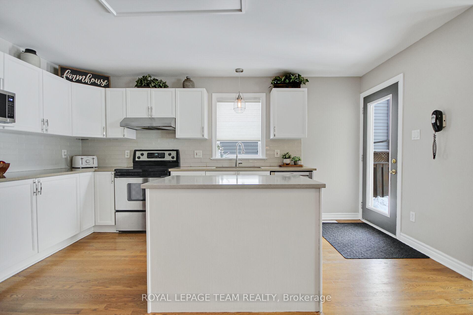 Photo 15 of 38 Knowlton Drive, Ottawa, Barrhaven East — HOMEH