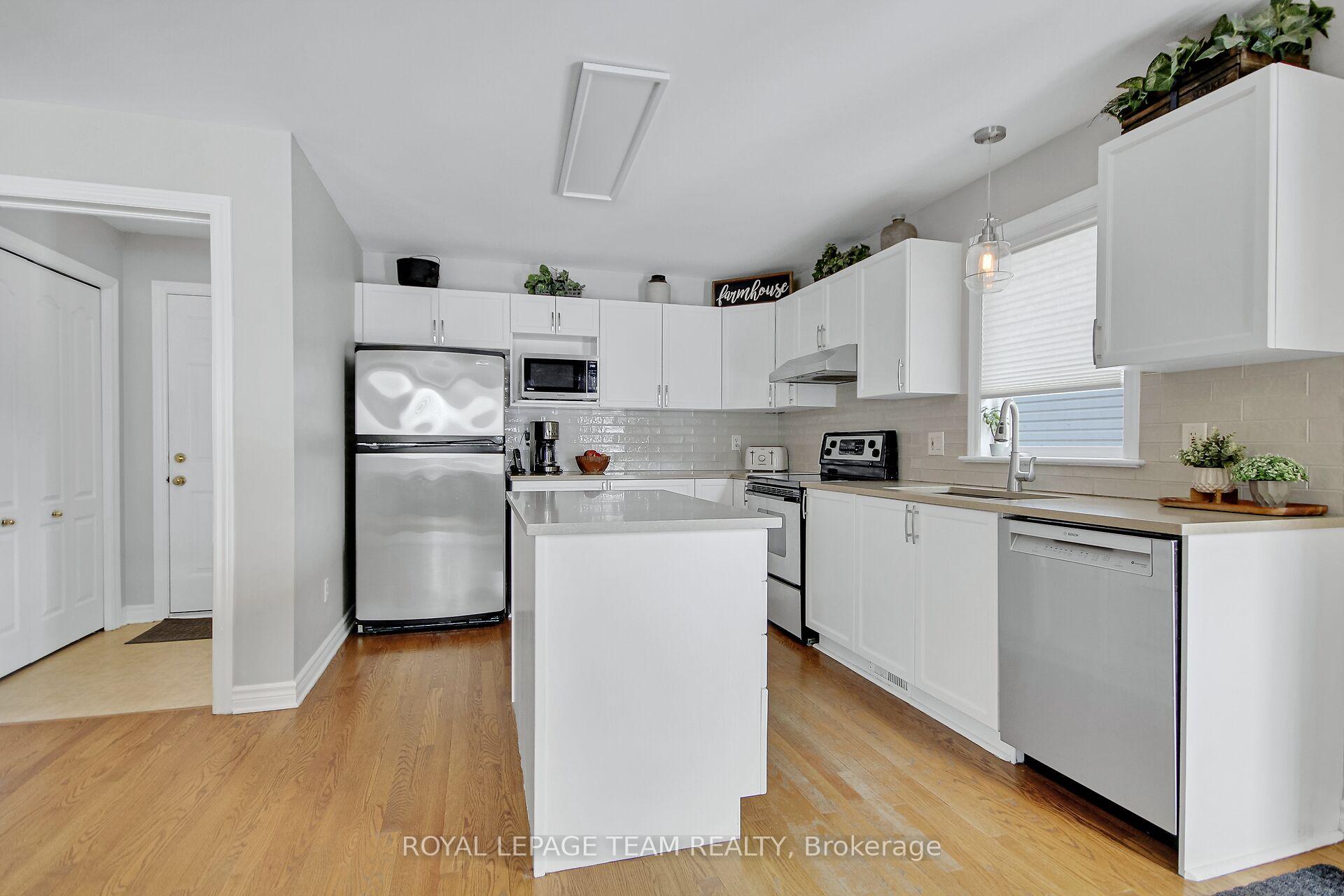 Photo 17 of 38 Knowlton Drive, Ottawa, Barrhaven East — HOMEH
