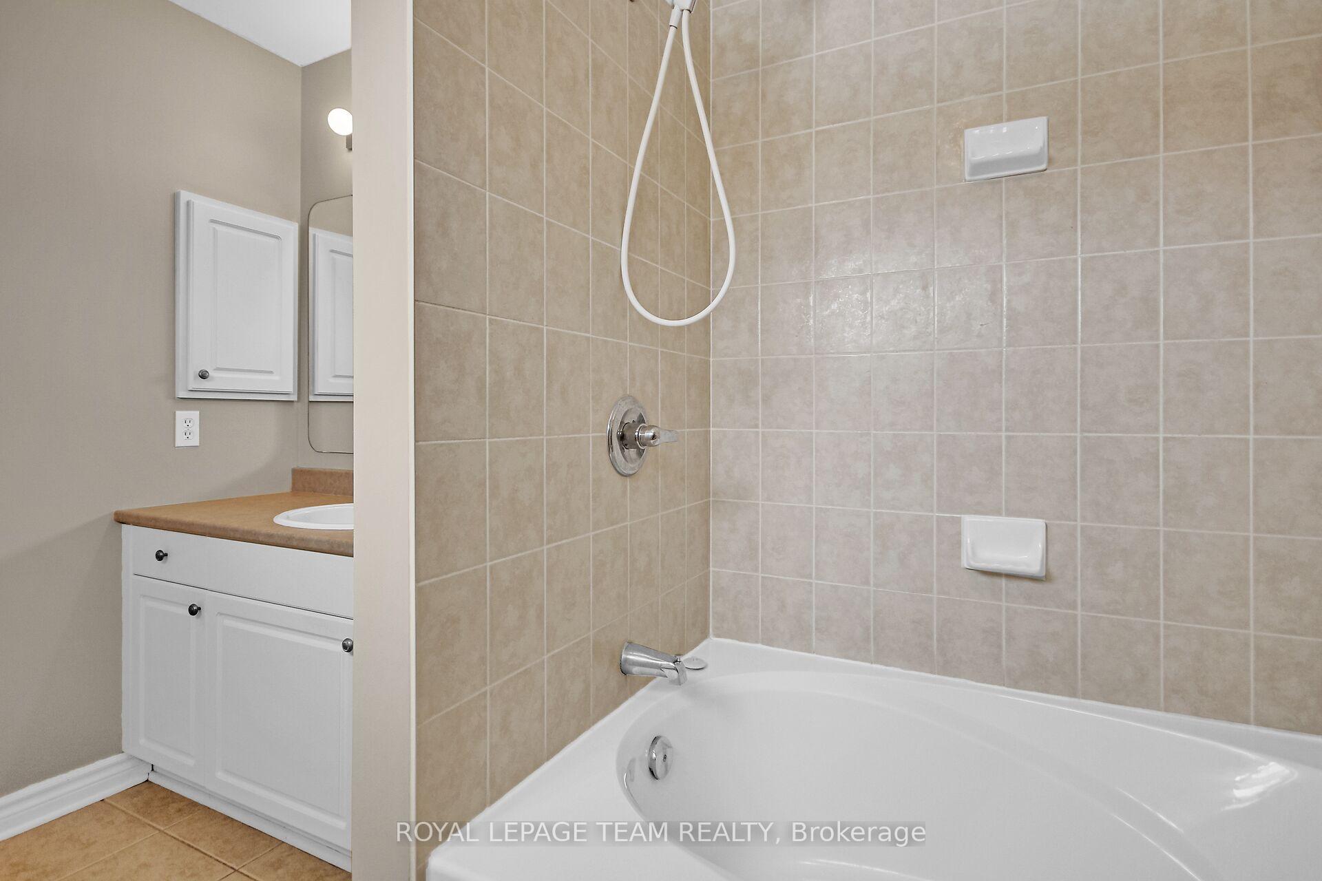 Photo 30 of 38 Knowlton Drive, Ottawa, Barrhaven East — HOMEH