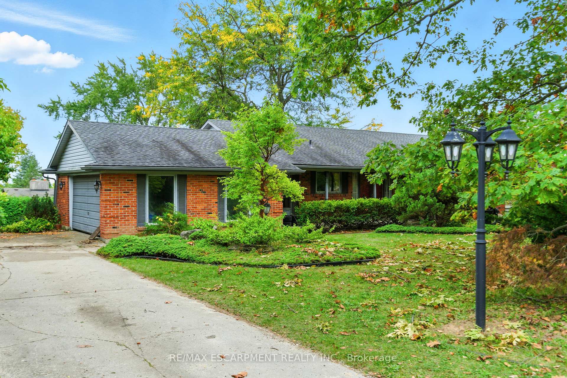 Photo 2 of 55 Overdale Avenue, Hamilton, Waterdown — HOMEH
