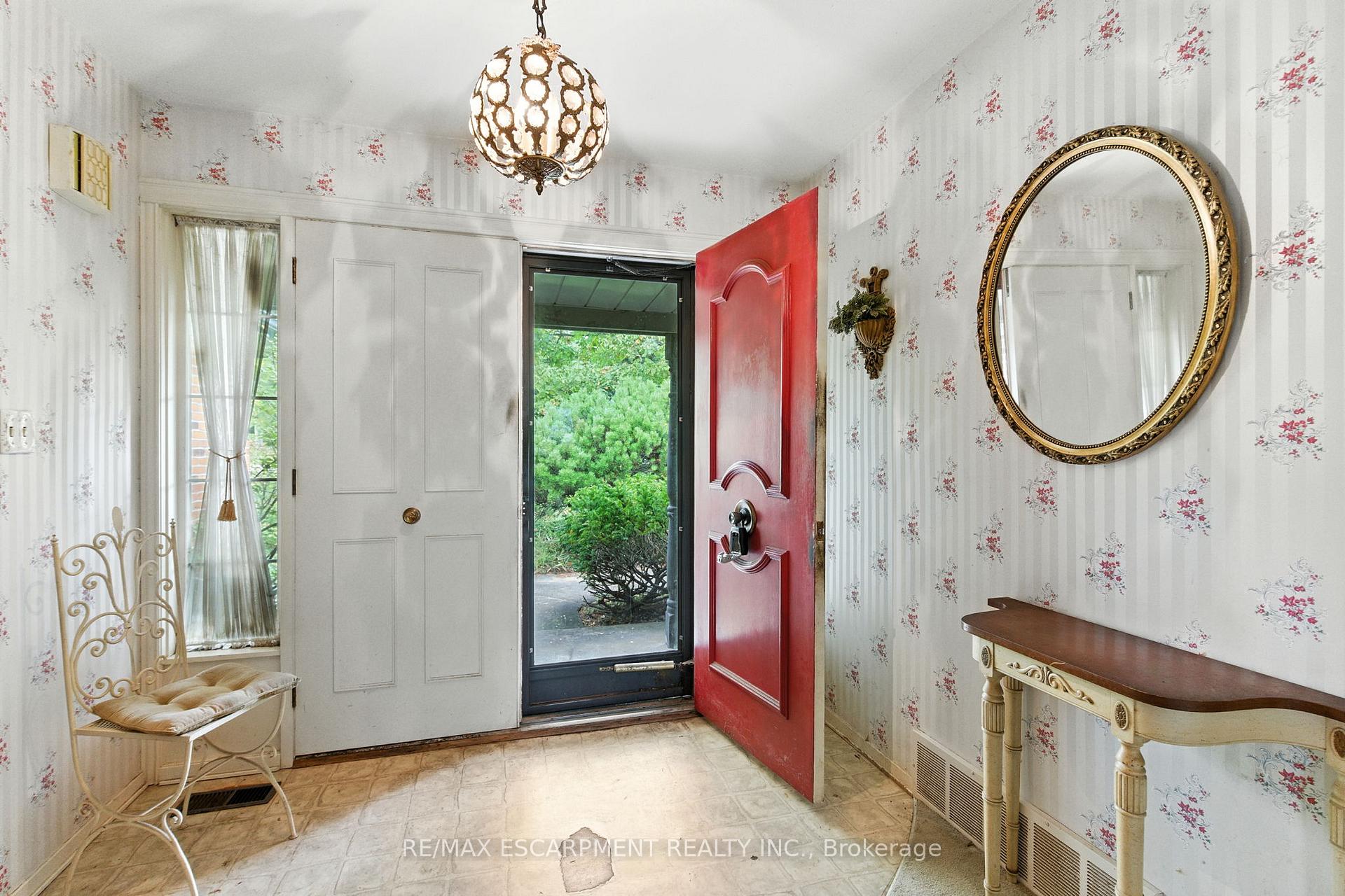 Photo 5 of 55 Overdale Avenue, Hamilton, Waterdown — HOMEH