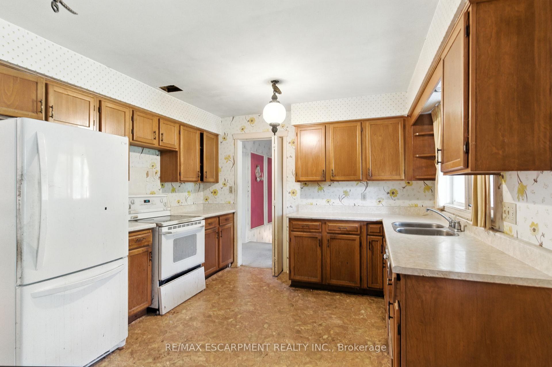 Photo 8 of 55 Overdale Avenue, Hamilton, Waterdown — HOMEH