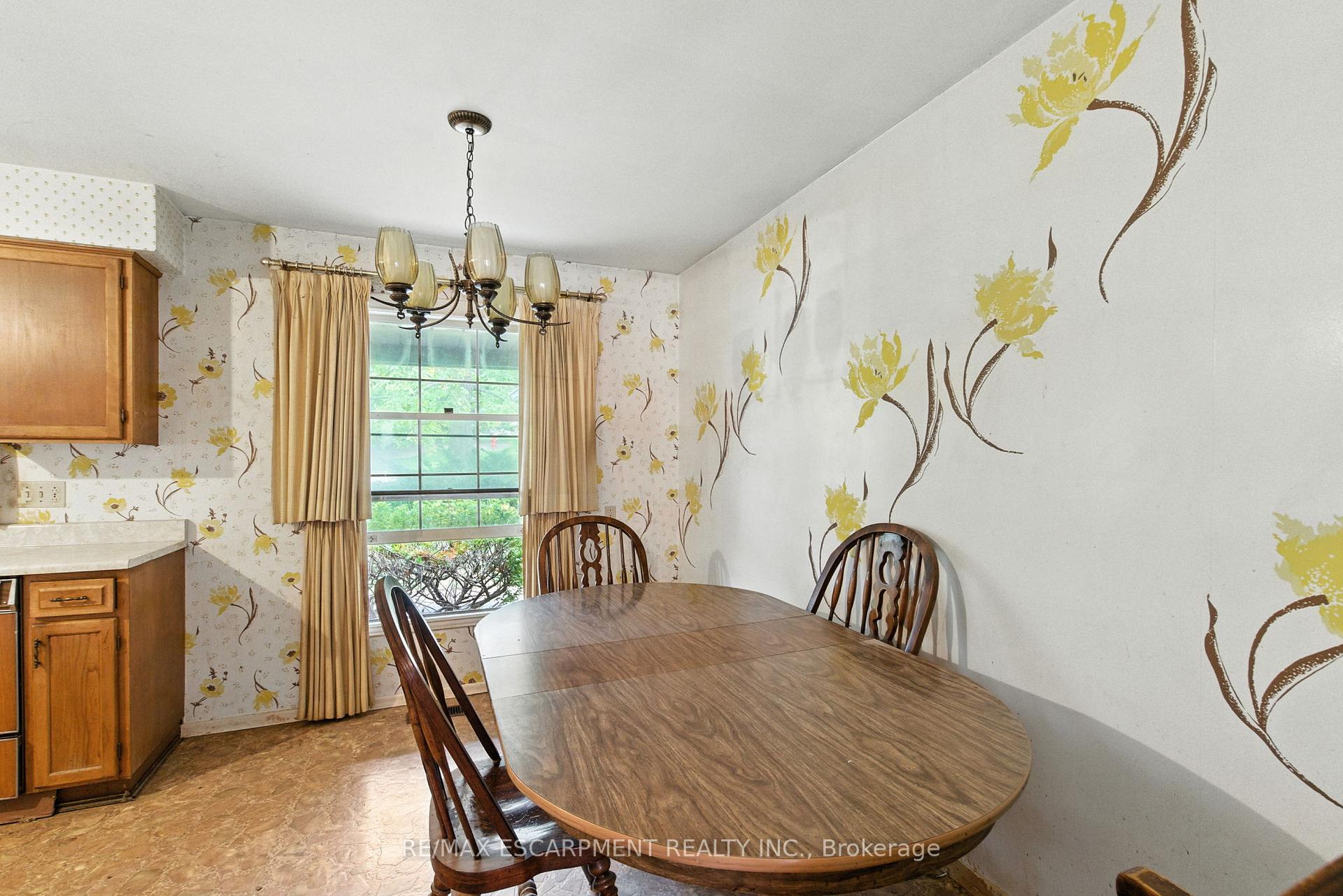 Photo 12 of 55 Overdale Avenue, Hamilton, Waterdown — HOMEH