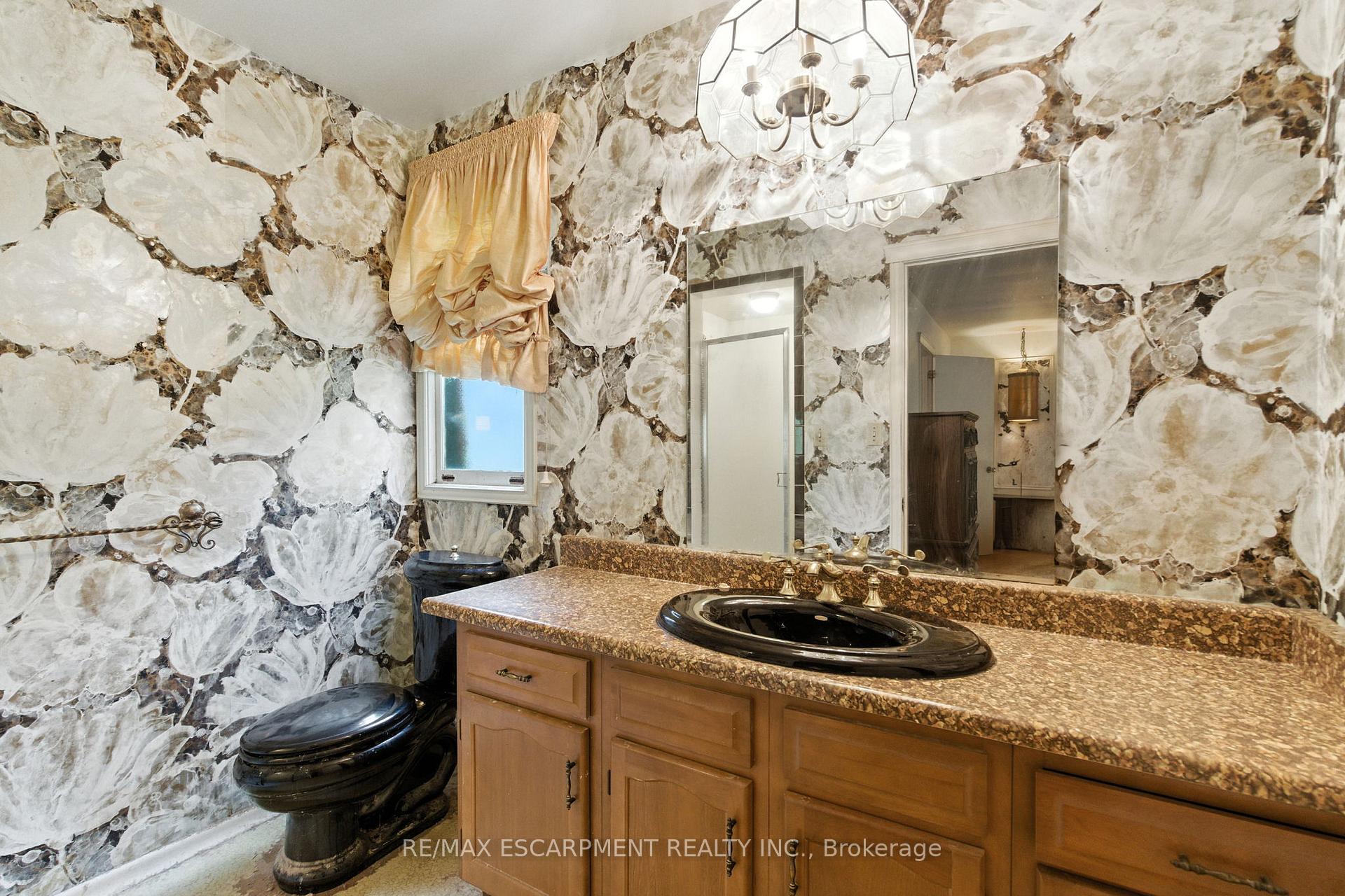 Photo 23 of 55 Overdale Avenue, Hamilton, Waterdown — HOMEH