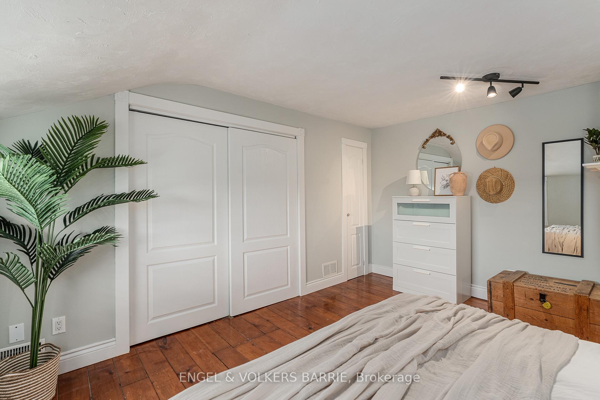 Photo 7 of 190 Shanty Bay Road, Barrie, North Shore — HOMEH