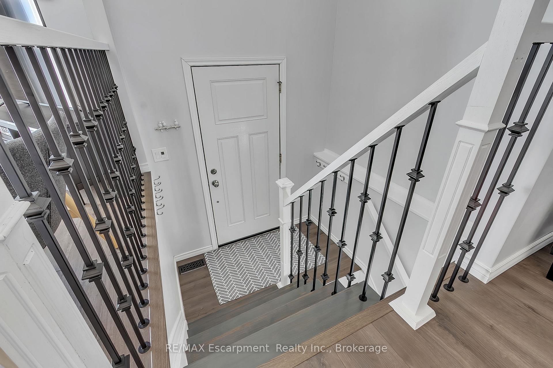 Photo 3 of 2379 Malcolm Crescent, Burlington, Brant Hills — HOMEH