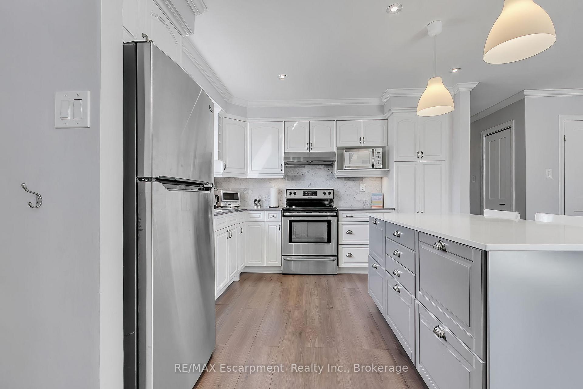 Photo 8 of 2379 Malcolm Crescent, Burlington, Brant Hills — HOMEH
