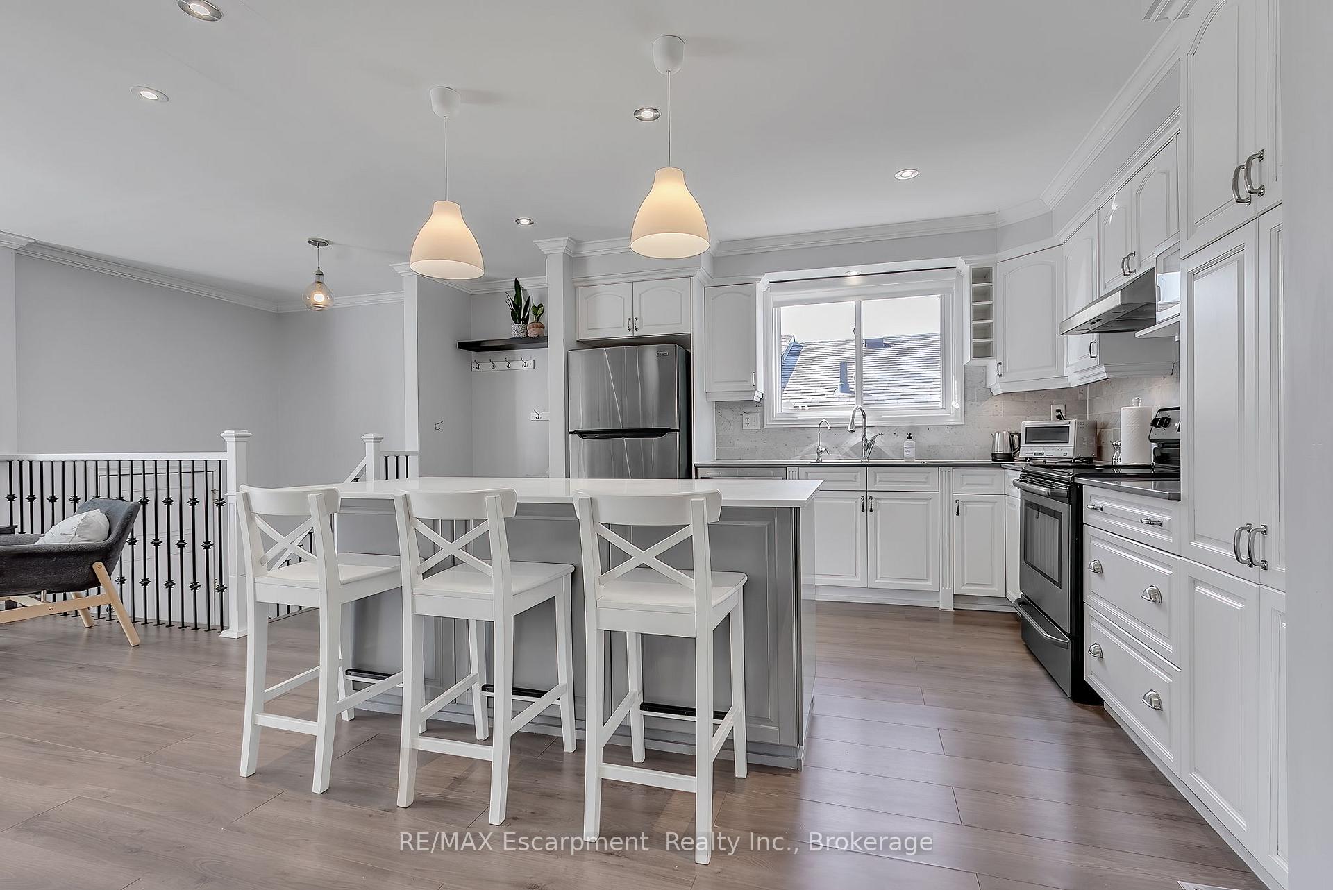 Photo 10 of 2379 Malcolm Crescent, Burlington, Brant Hills — HOMEH