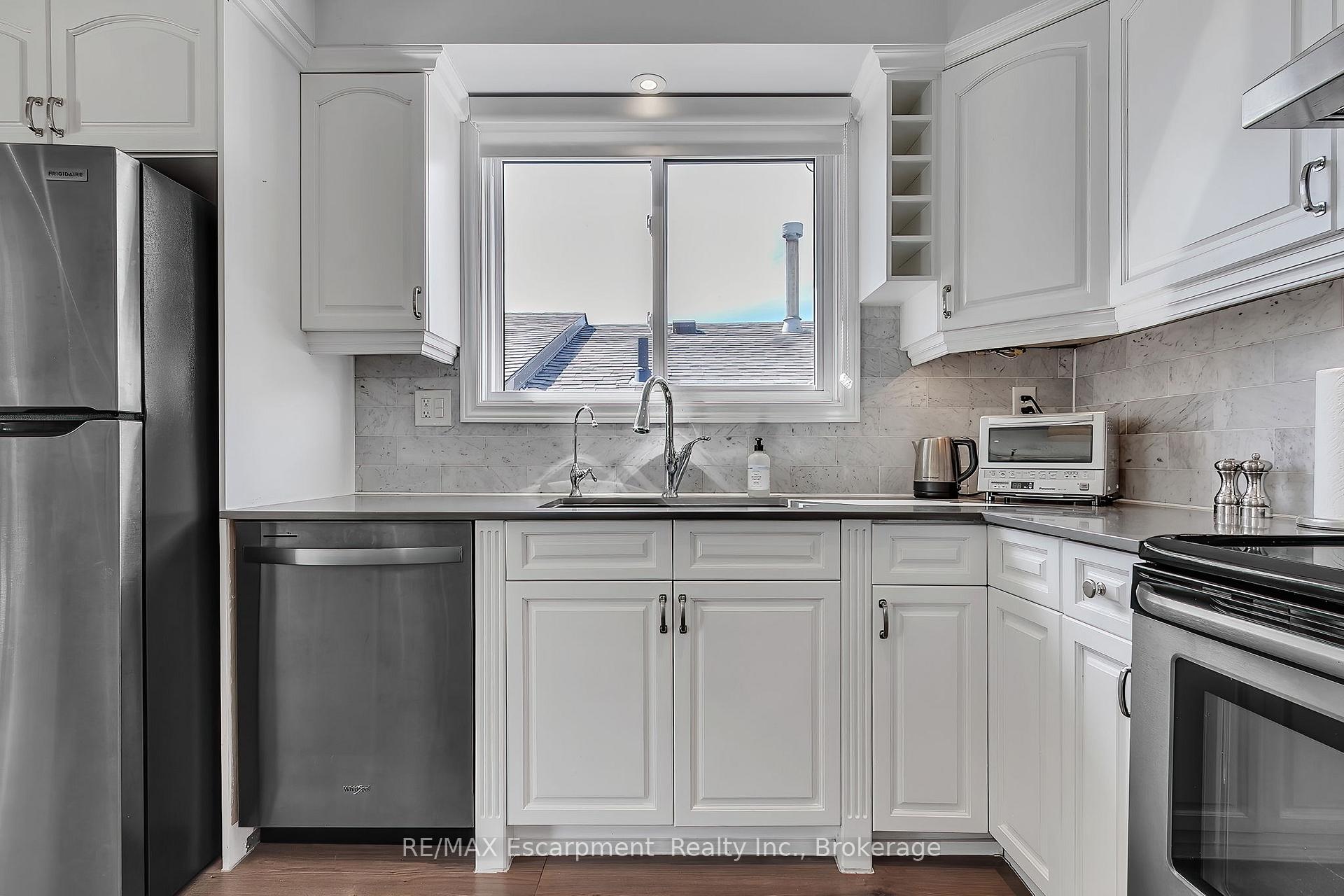 Photo 11 of 2379 Malcolm Crescent, Burlington, Brant Hills — HOMEH