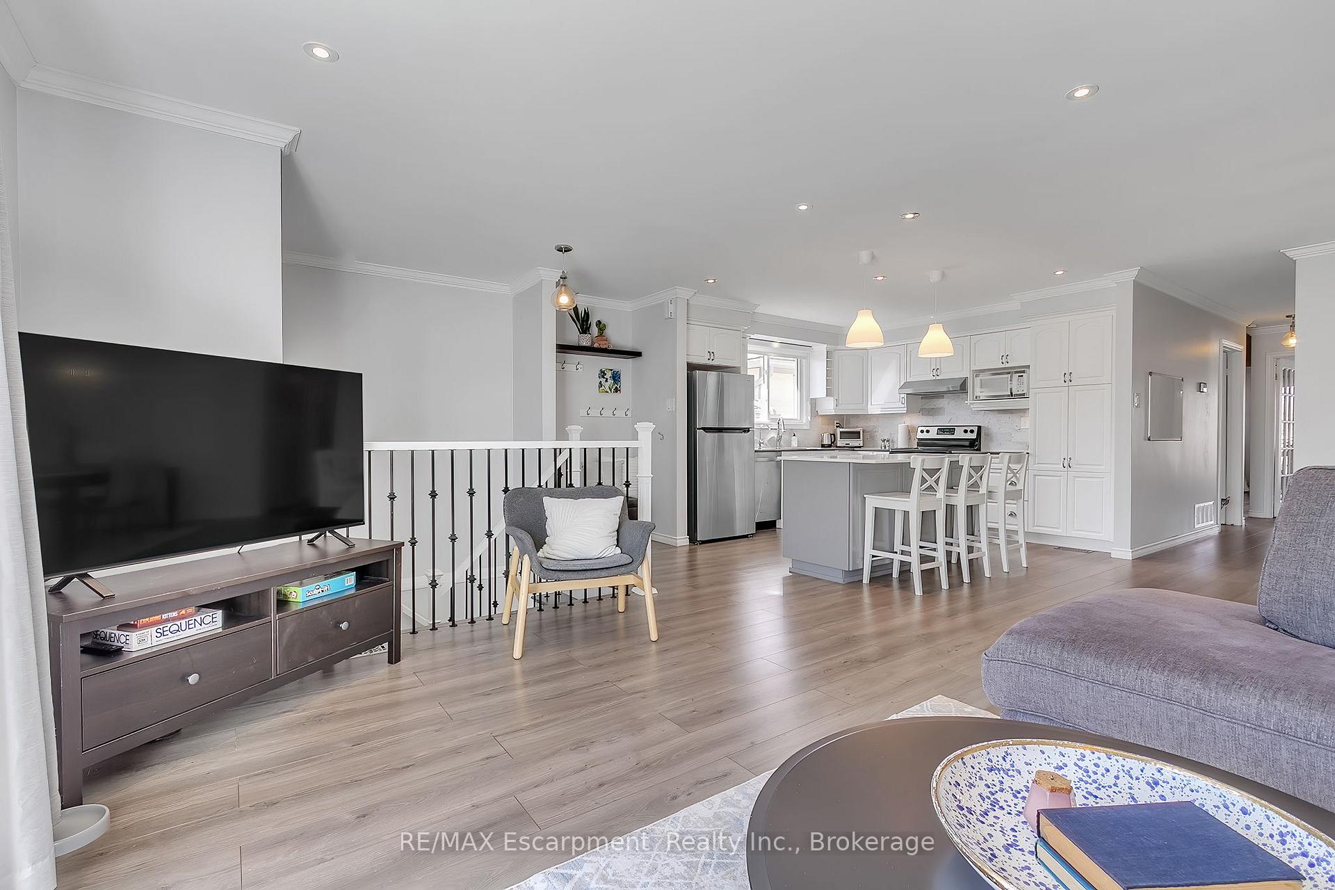Photo 17 of 2379 Malcolm Crescent, Burlington, Brant Hills — HOMEH