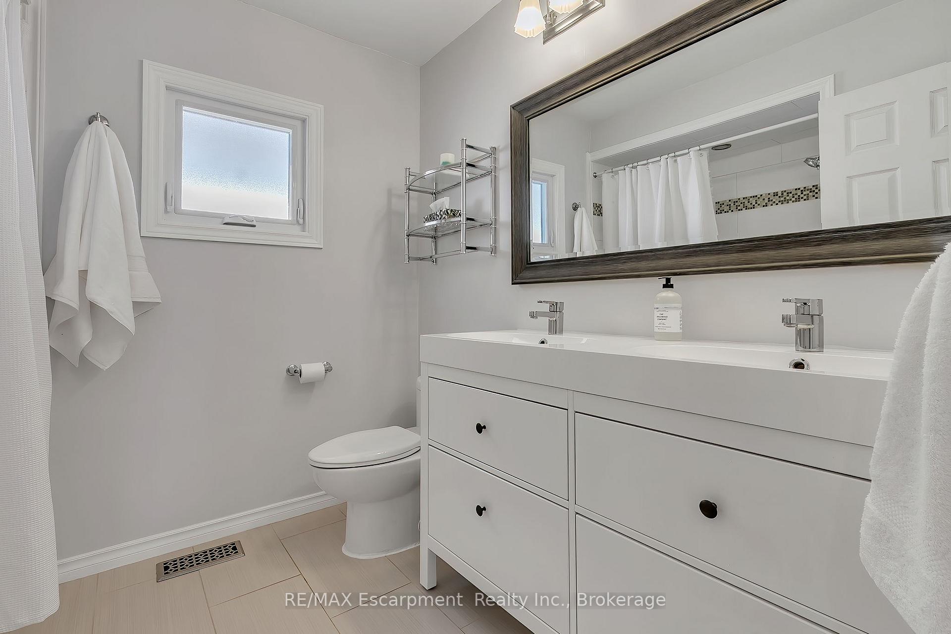 Photo 35 of 2379 Malcolm Crescent, Burlington, Brant Hills — HOMEH