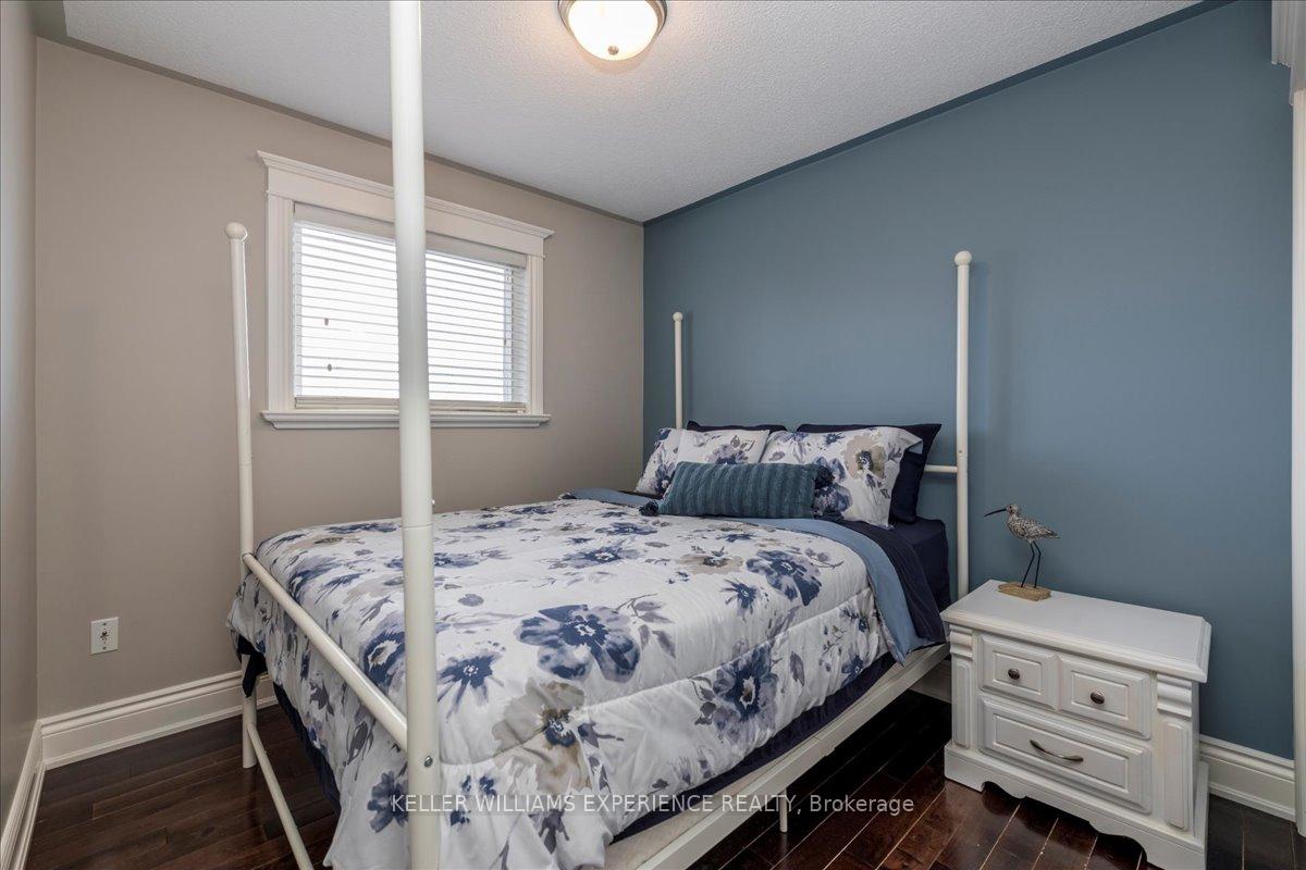 Photo 20 of 25 Gross Drive, Barrie, Edgehill Drive — HOMEH