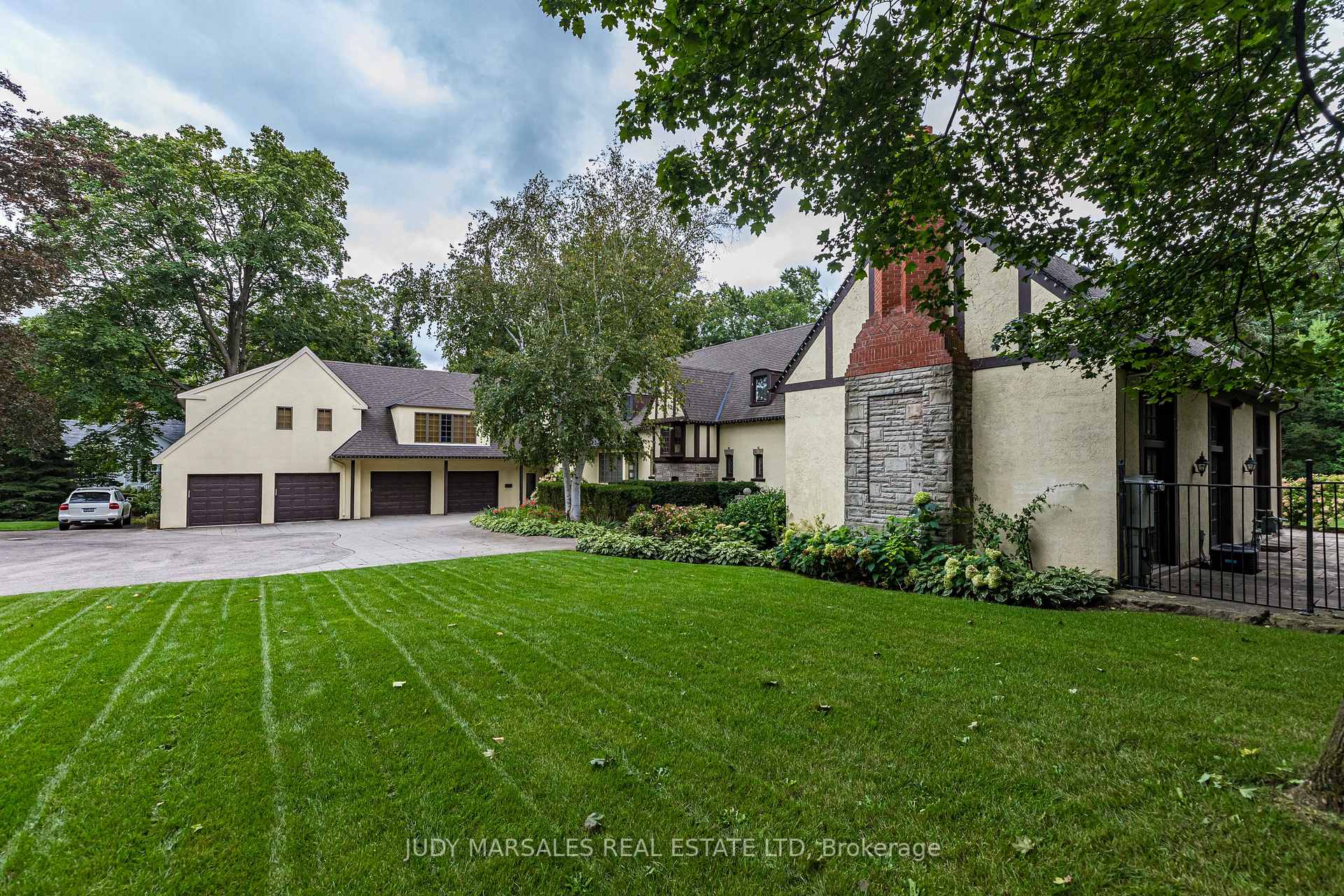 Photo 3 of 36 Cayley Street, Hamilton, Dundas — HOMEH