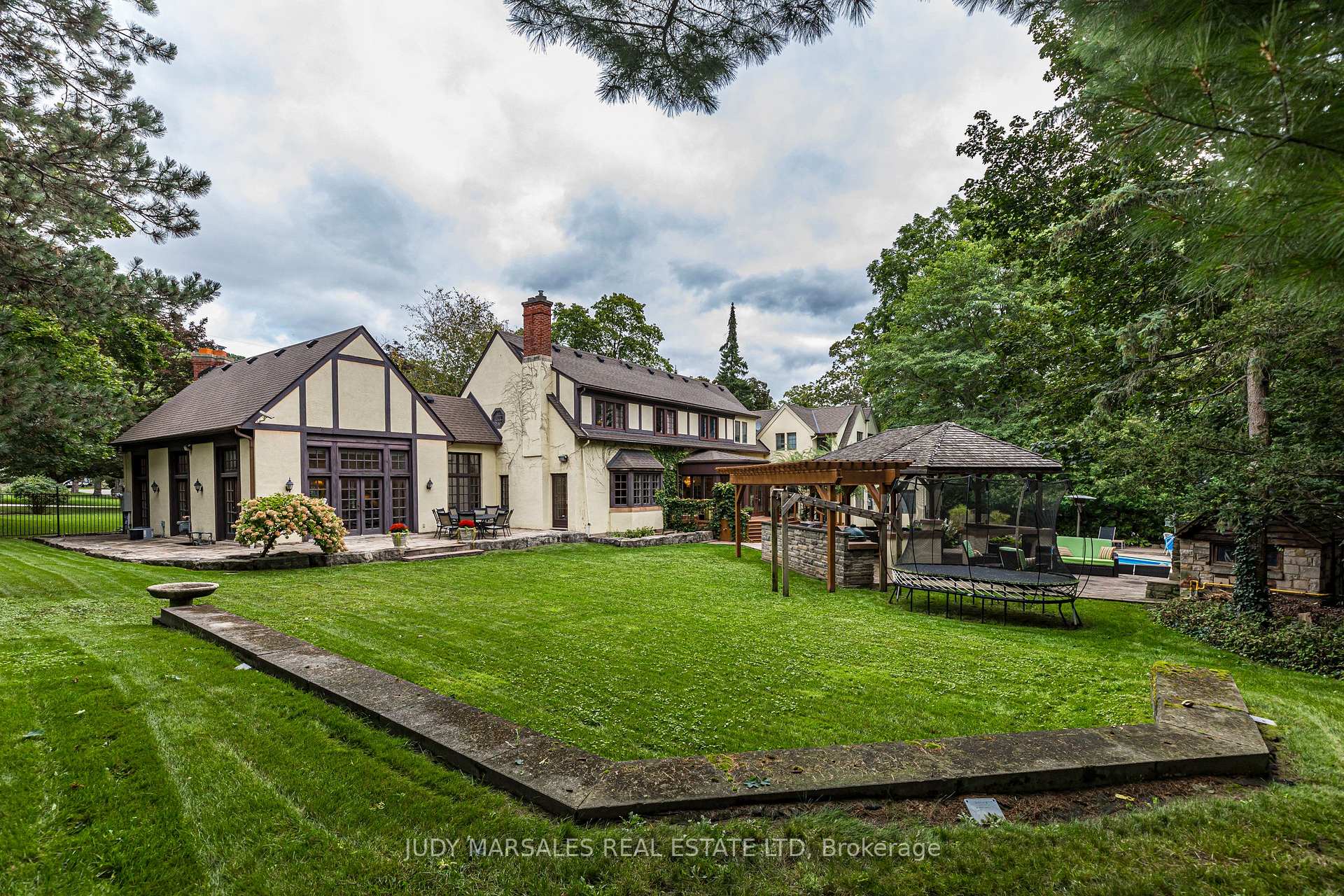 Photo 5 of 36 Cayley Street, Hamilton, Dundas — HOMEH