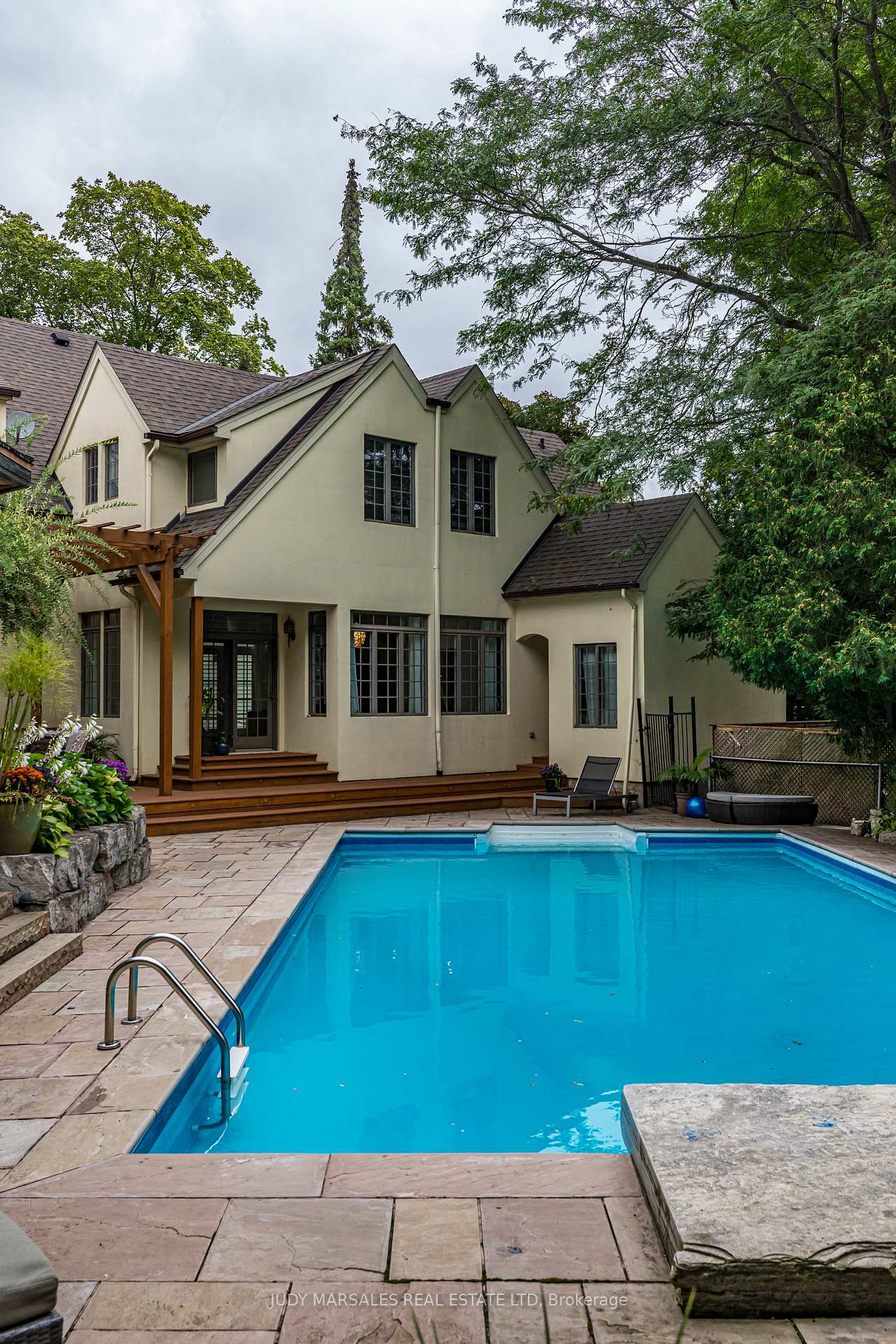 Photo 10 of 36 Cayley Street, Hamilton, Dundas — HOMEH