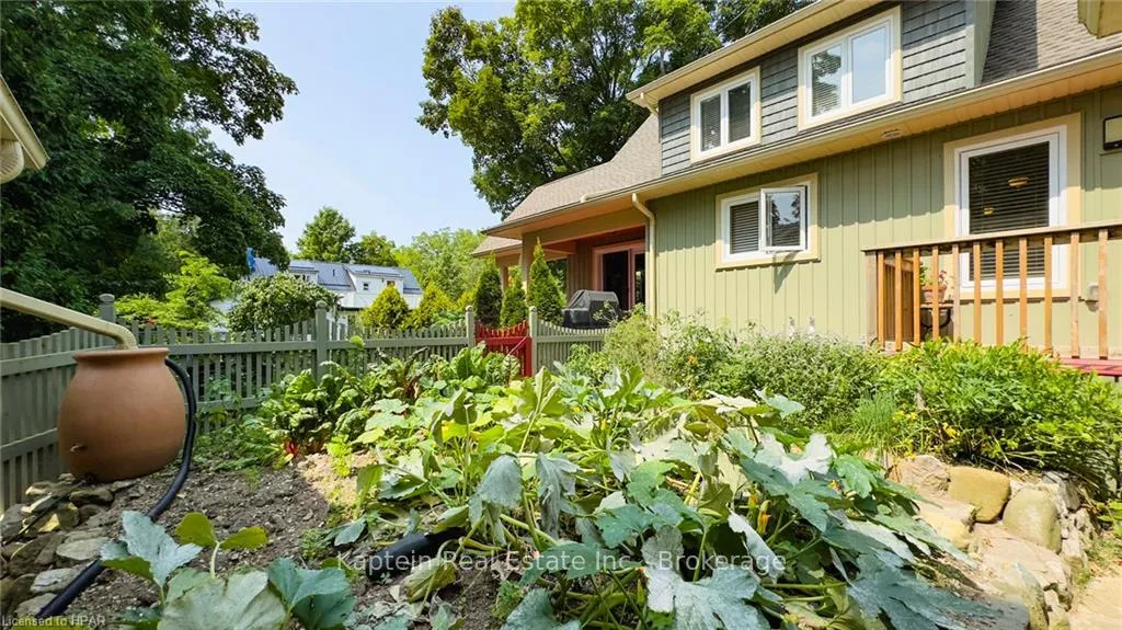 Photo 2 of 8 Bayfield Terrace, Bluewater, Bayfield — HOMEH