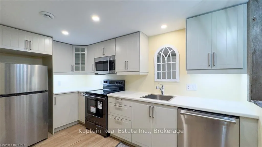 Photo 15 of 8 Bayfield Terrace, Bluewater, Bayfield — HOMEH