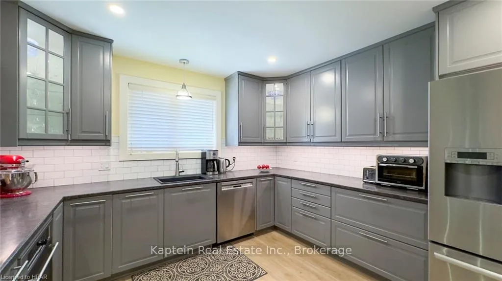 Photo 36 of 8 Bayfield Terrace, Bluewater, Bayfield — HOMEH