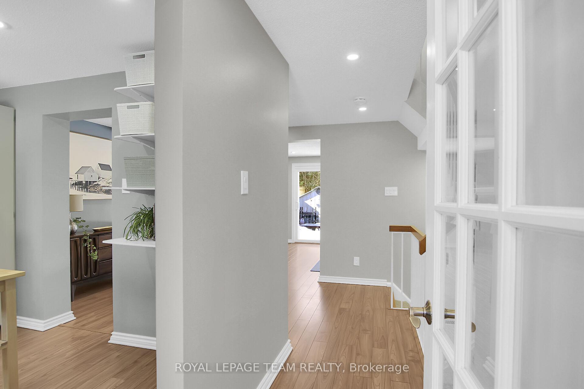 Photo 3 of 25 Whelan Drive, Ottawa, Barrhaven - Pheasant Run — HOMEH