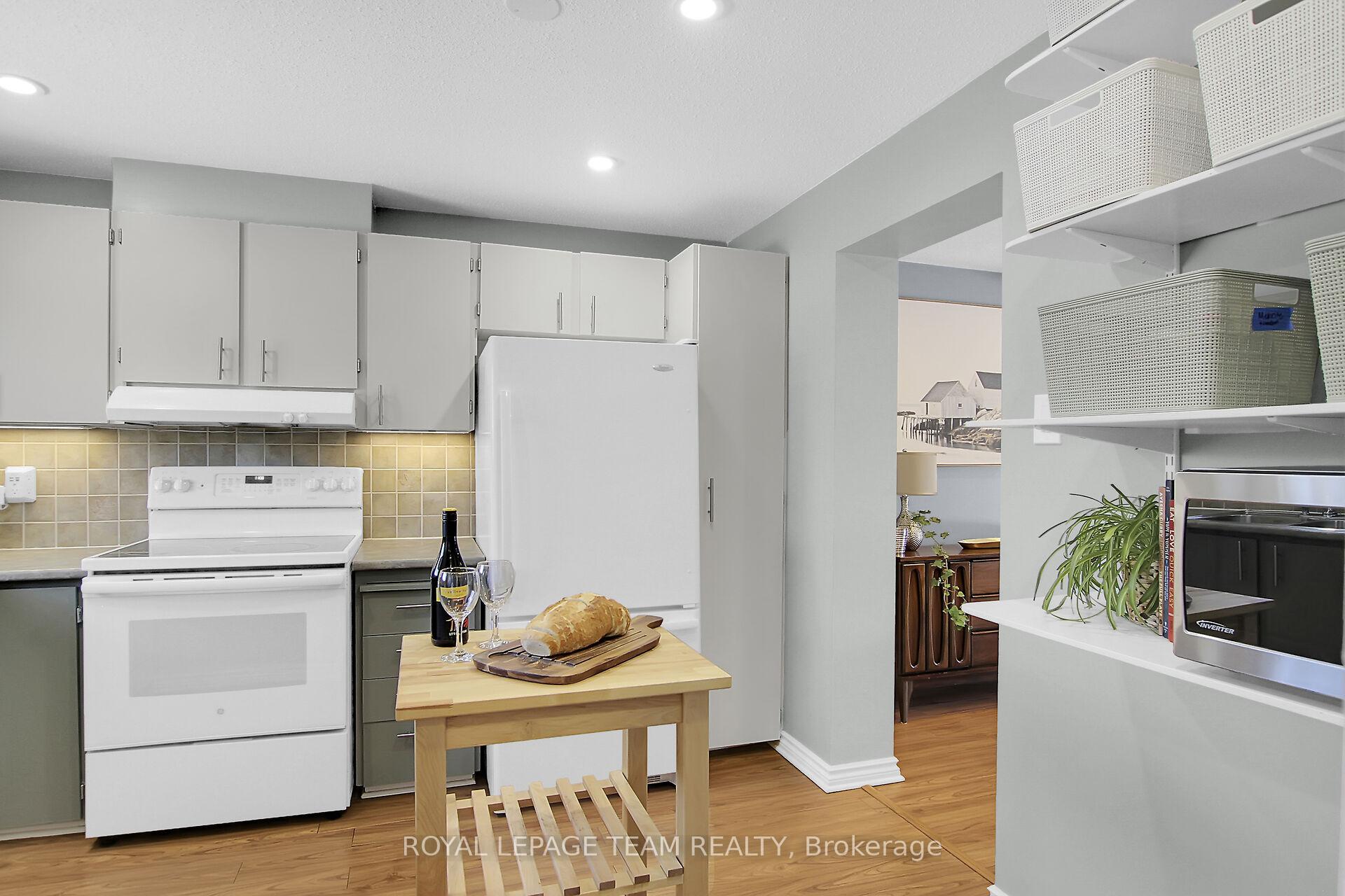 Photo 6 of 25 Whelan Drive, Ottawa, Barrhaven - Pheasant Run — HOMEH
