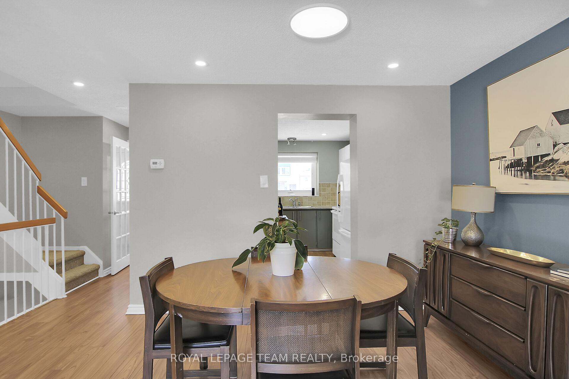 Photo 8 of 25 Whelan Drive, Ottawa, Barrhaven - Pheasant Run — HOMEH