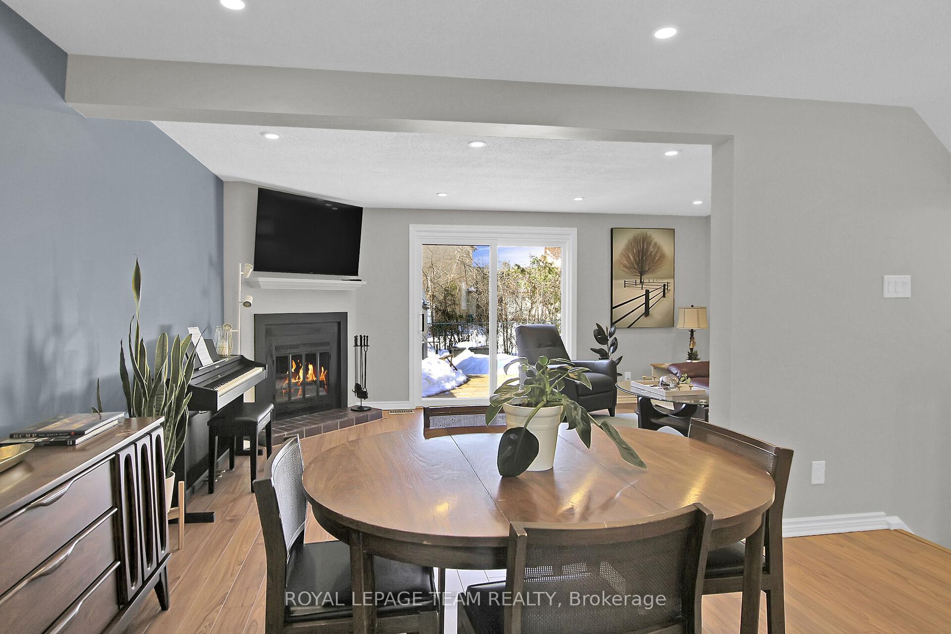 Photo 10 of 25 Whelan Drive, Ottawa, Barrhaven - Pheasant Run — HOMEH