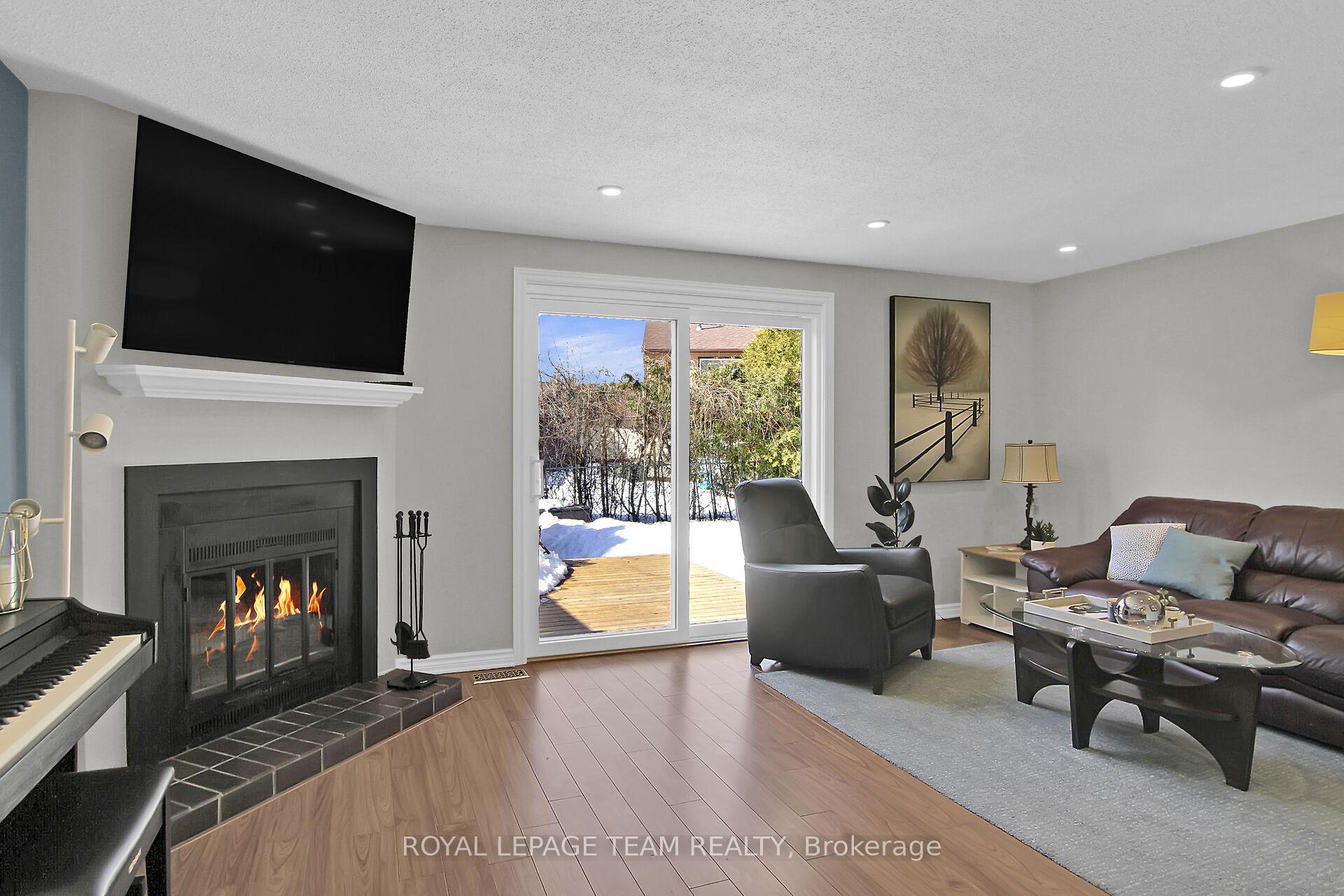 Photo 11 of 25 Whelan Drive, Ottawa, Barrhaven - Pheasant Run — HOMEH