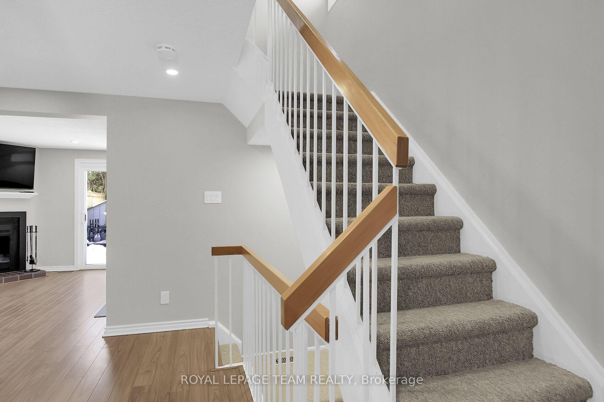 Photo 15 of 25 Whelan Drive, Ottawa, Barrhaven - Pheasant Run — HOMEH