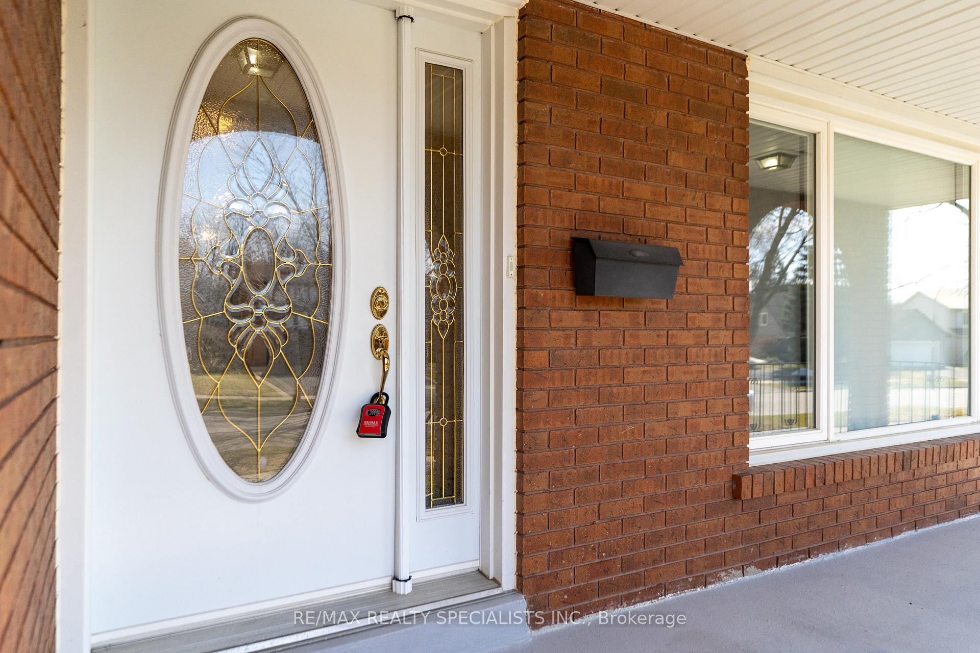 Photo 3 of 2459 Sinclair Circle, Burlington, Brant Hills — HOMEH