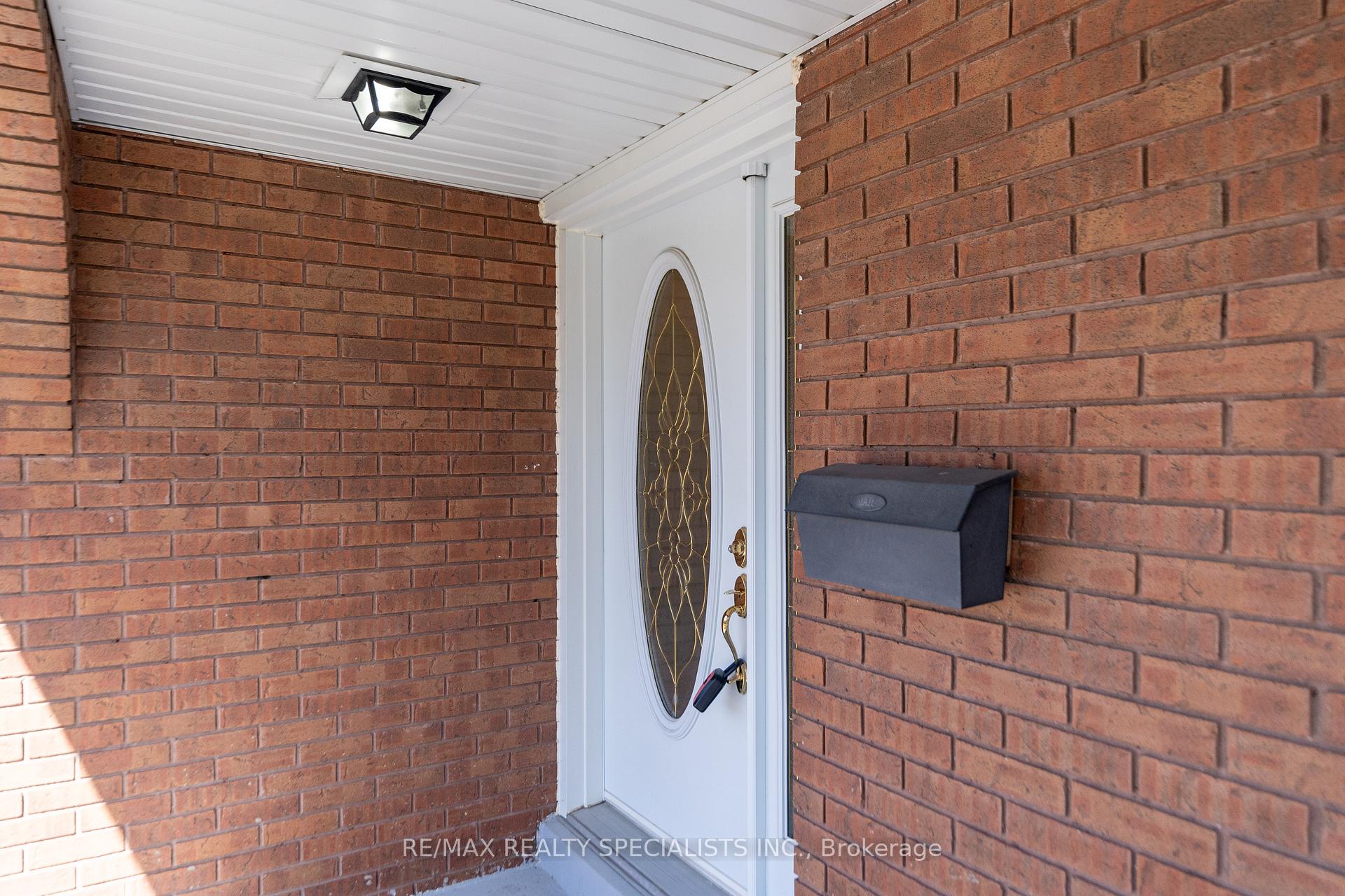 Photo 5 of 2459 Sinclair Circle, Burlington, Brant Hills — HOMEH