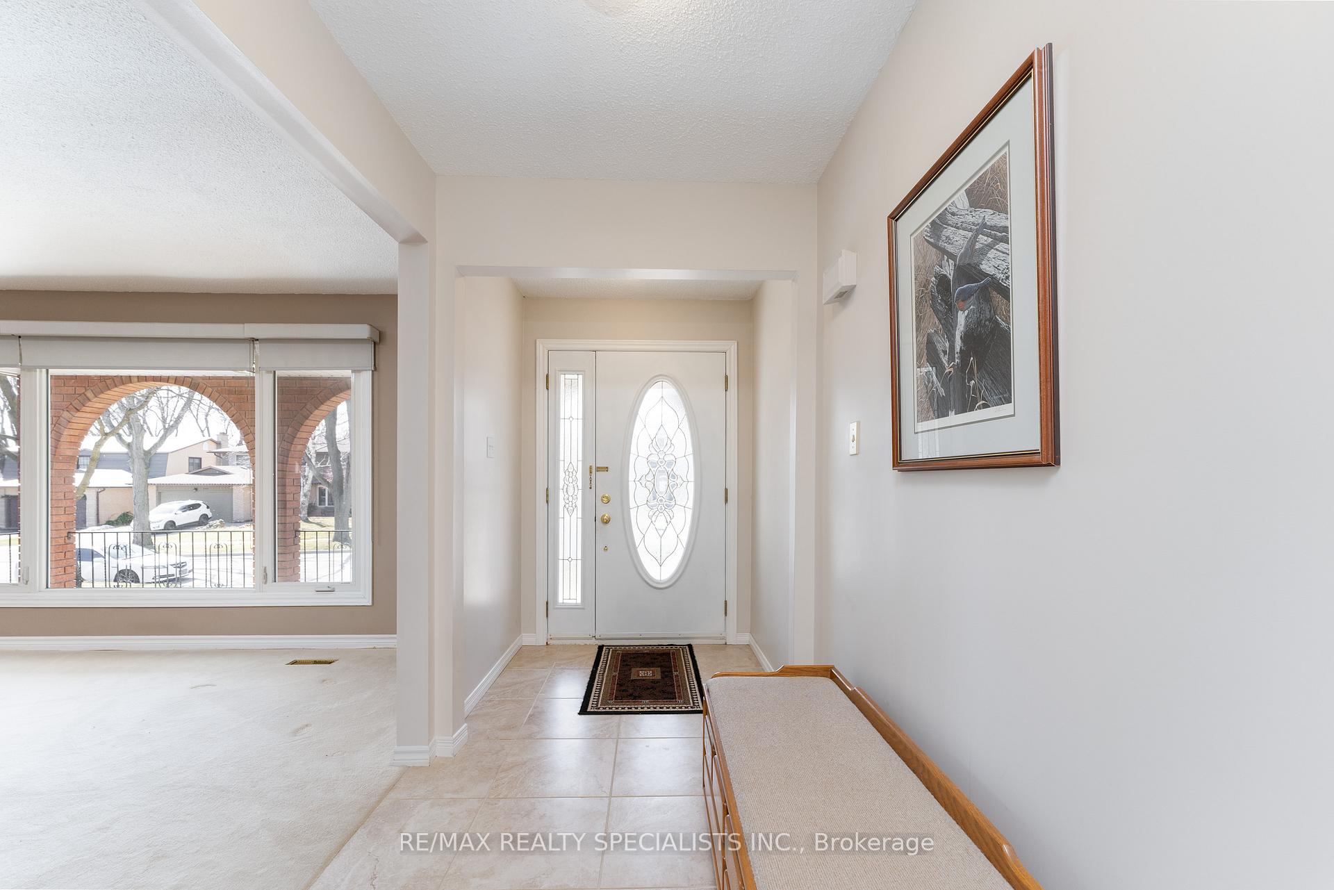 Photo 6 of 2459 Sinclair Circle, Burlington, Brant Hills — HOMEH