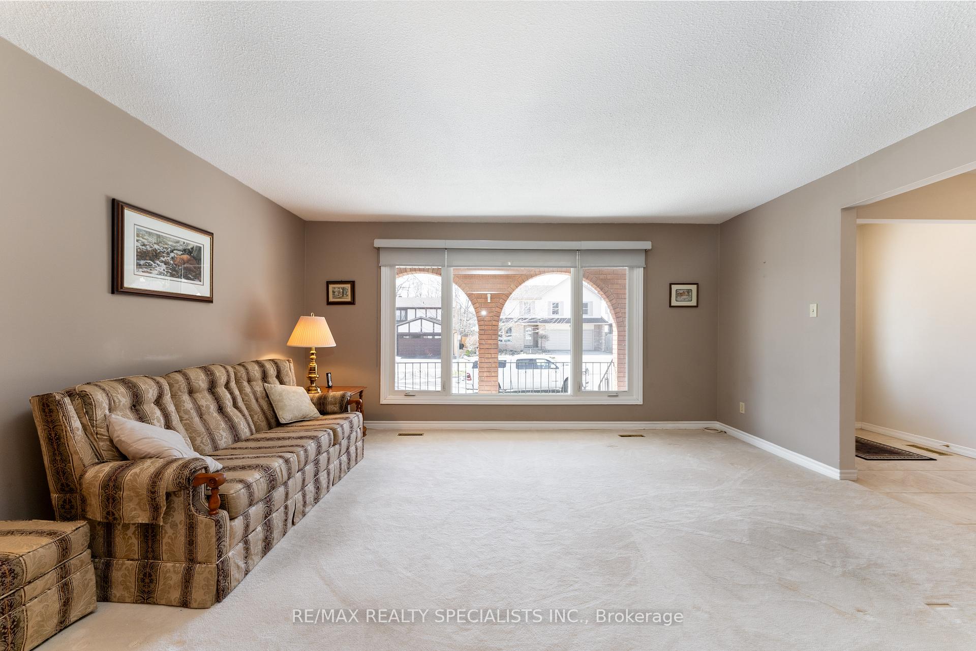 Photo 8 of 2459 Sinclair Circle, Burlington, Brant Hills — HOMEH
