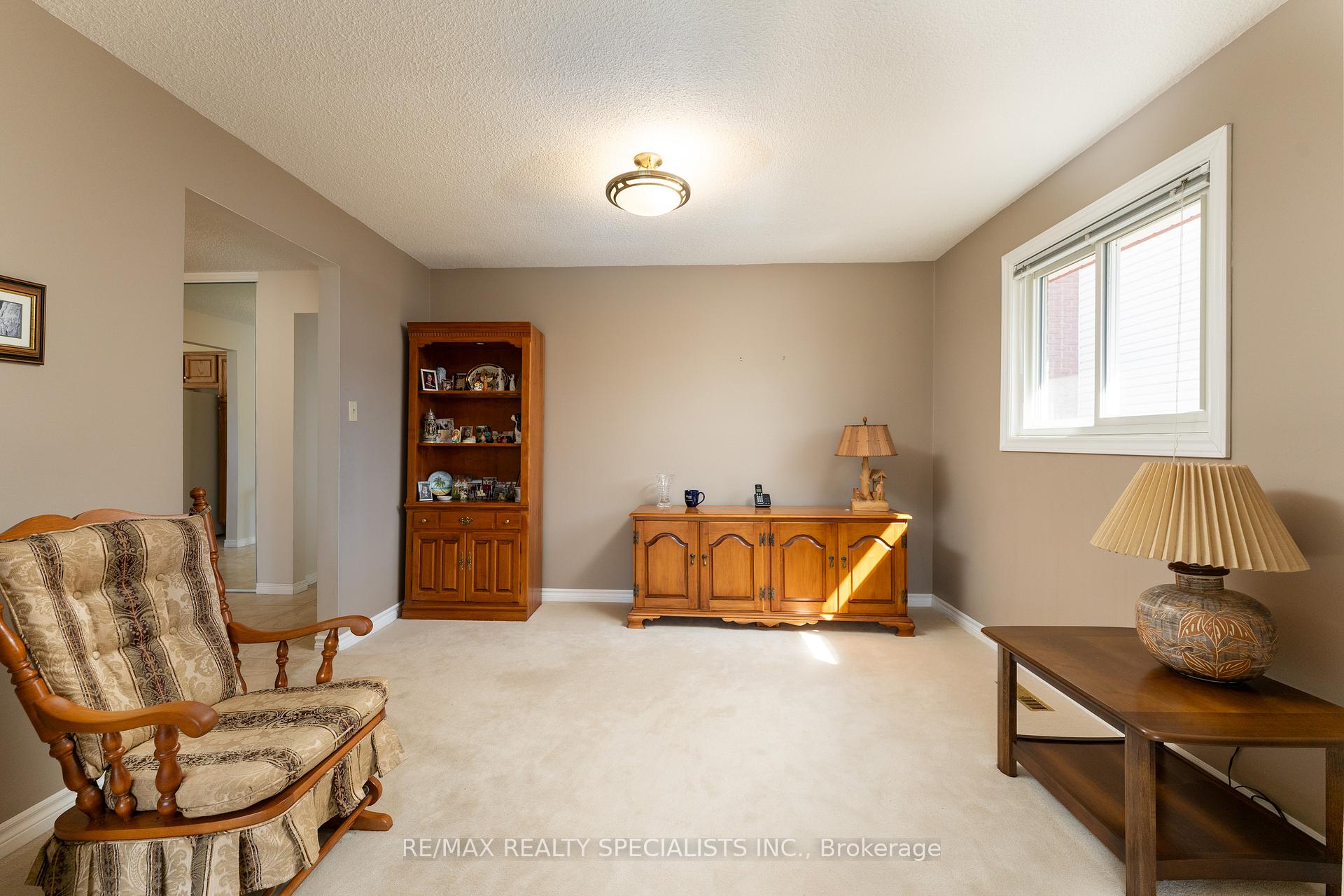 Photo 9 of 2459 Sinclair Circle, Burlington, Brant Hills — HOMEH