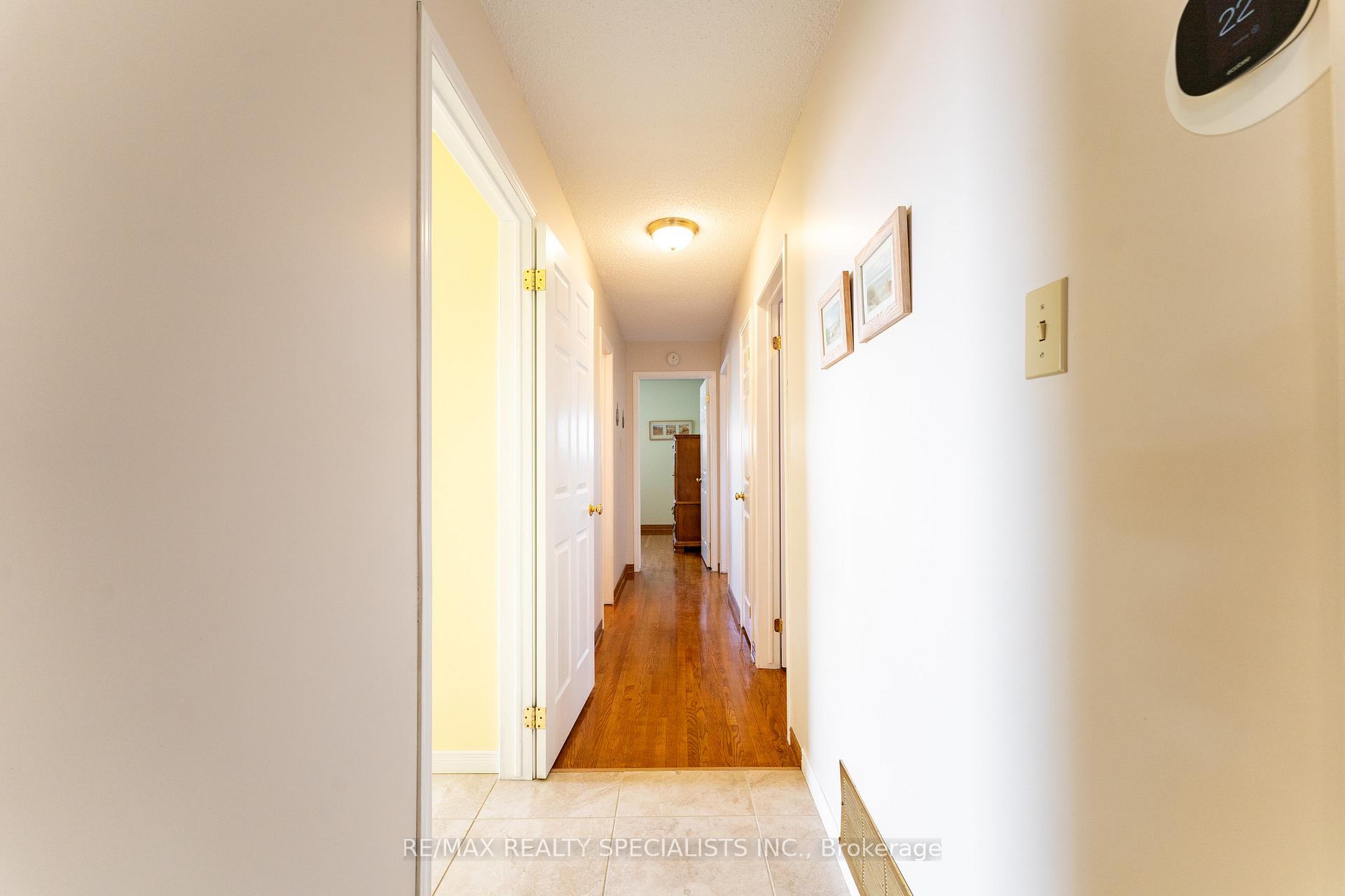 Photo 11 of 2459 Sinclair Circle, Burlington, Brant Hills — HOMEH