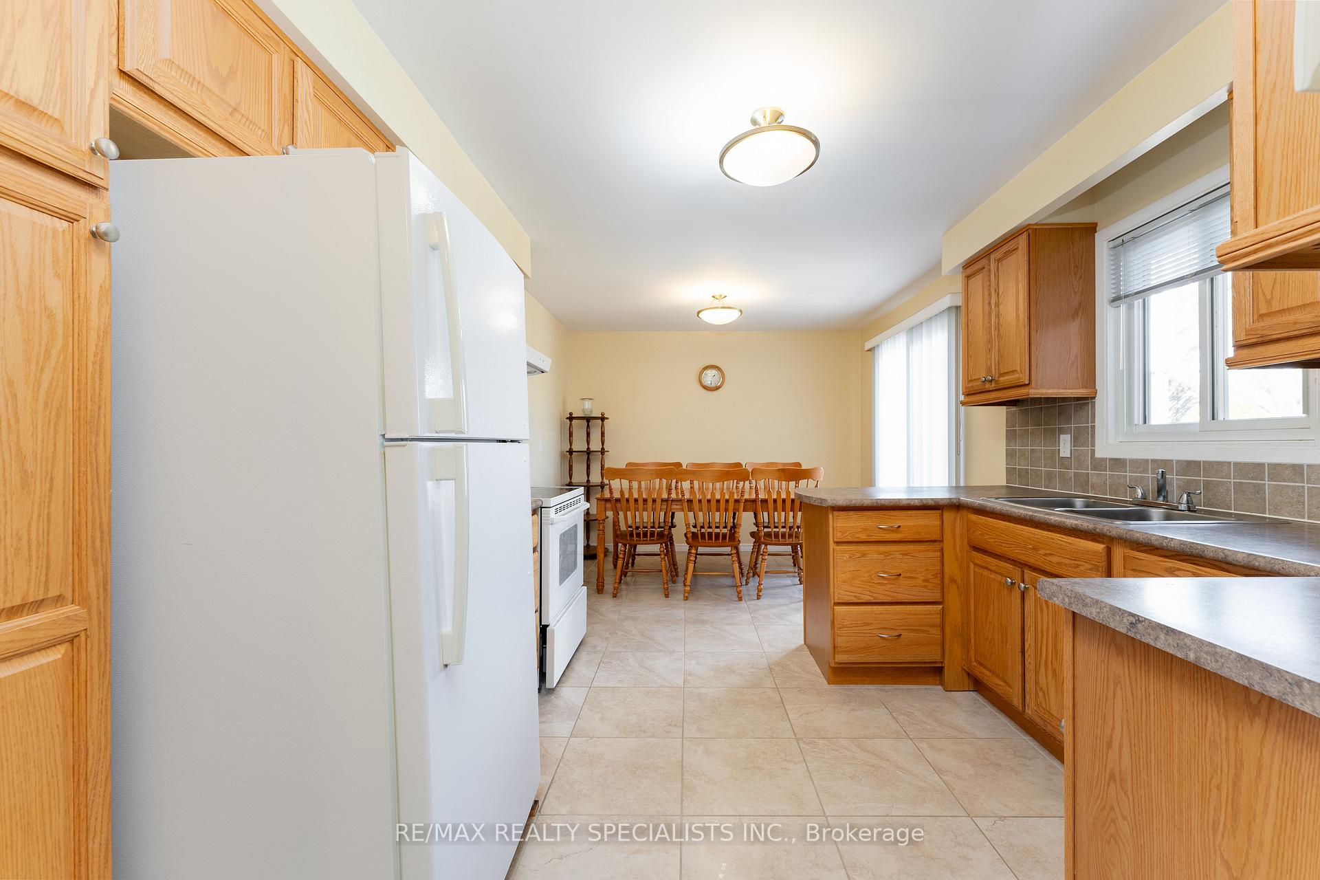 Photo 12 of 2459 Sinclair Circle, Burlington, Brant Hills — HOMEH