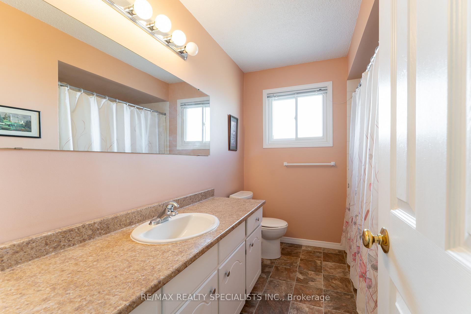 Photo 18 of 2459 Sinclair Circle, Burlington, Brant Hills — HOMEH