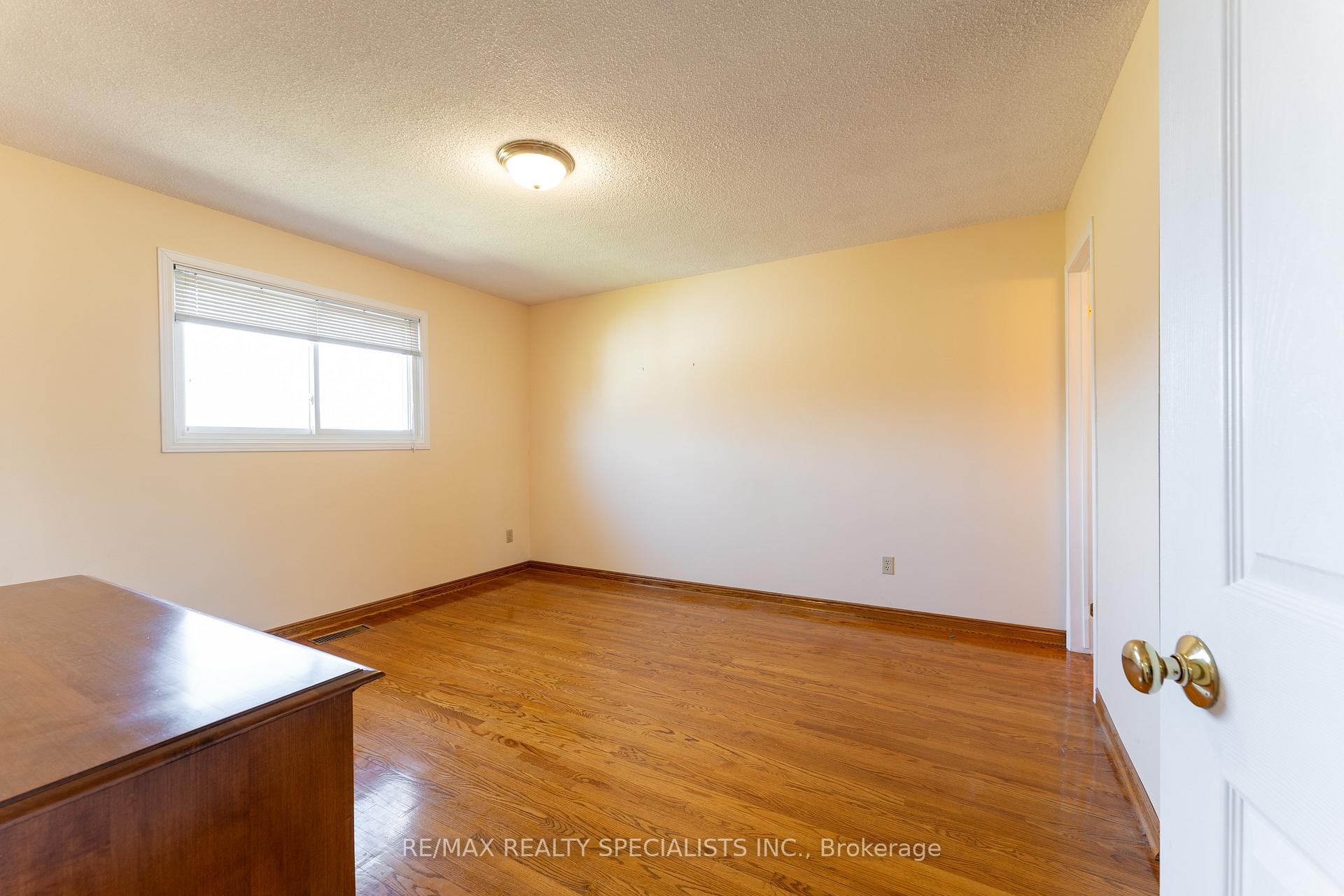 Photo 19 of 2459 Sinclair Circle, Burlington, Brant Hills — HOMEH