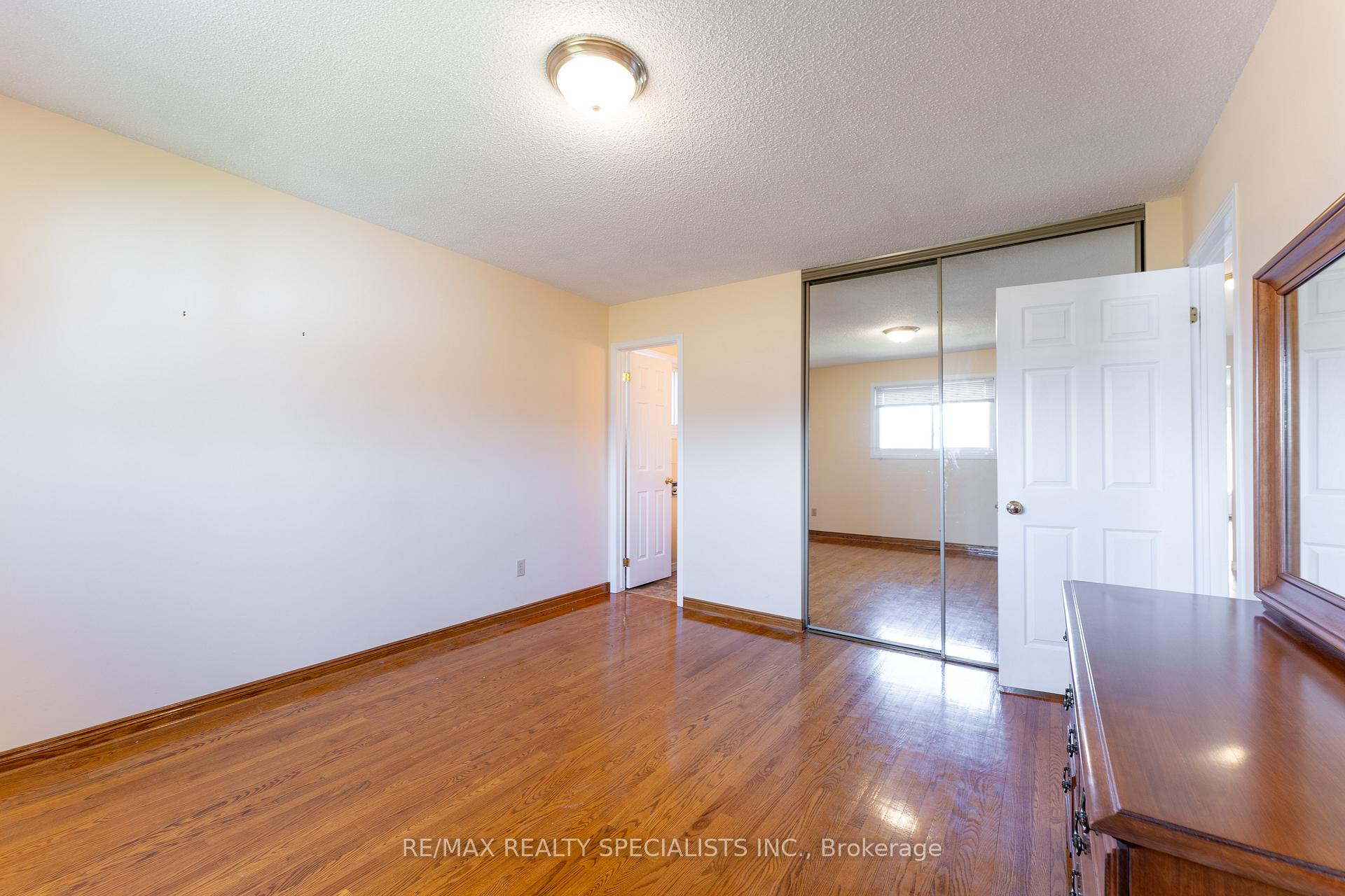 Photo 21 of 2459 Sinclair Circle, Burlington, Brant Hills — HOMEH
