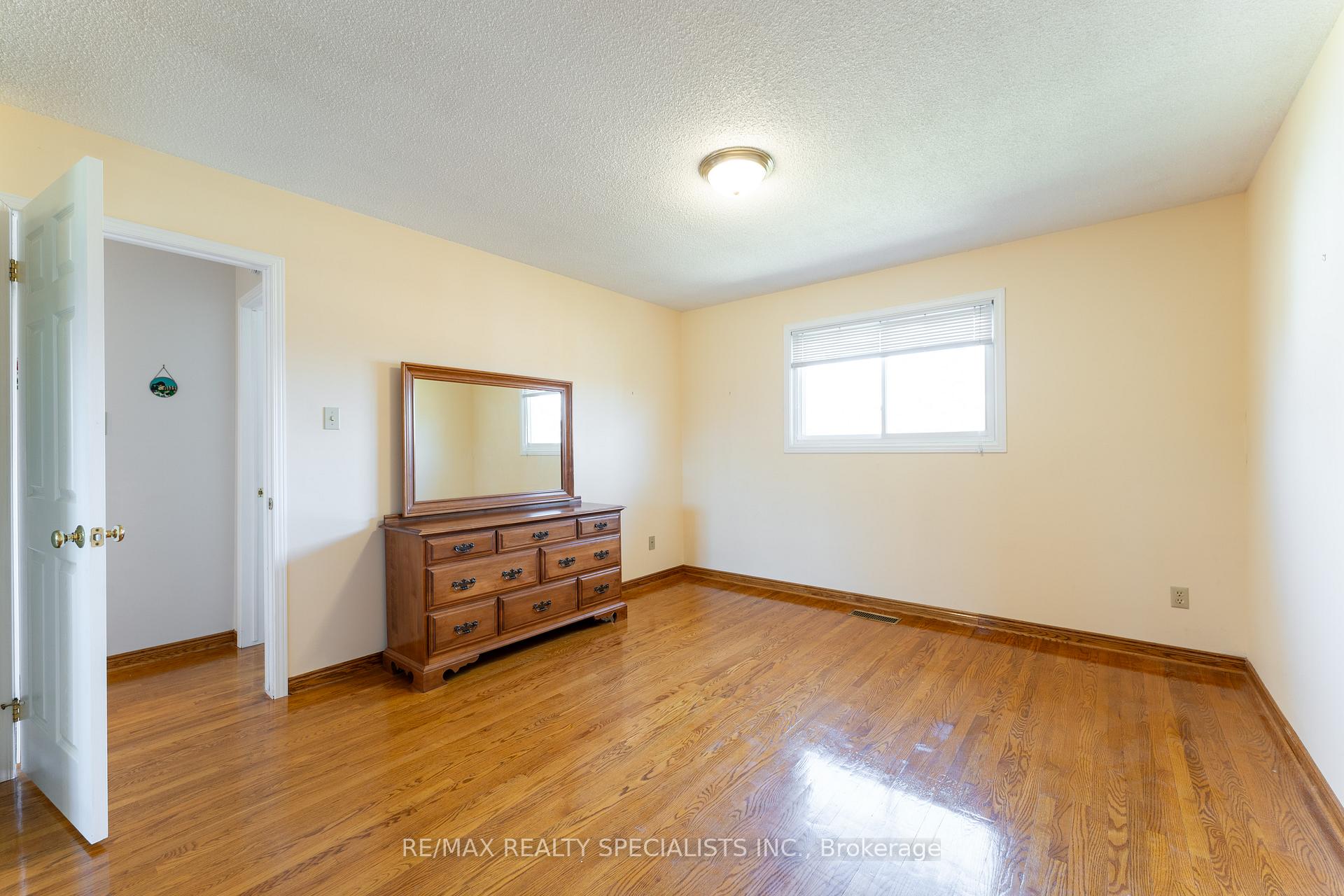 Photo 23 of 2459 Sinclair Circle, Burlington, Brant Hills — HOMEH